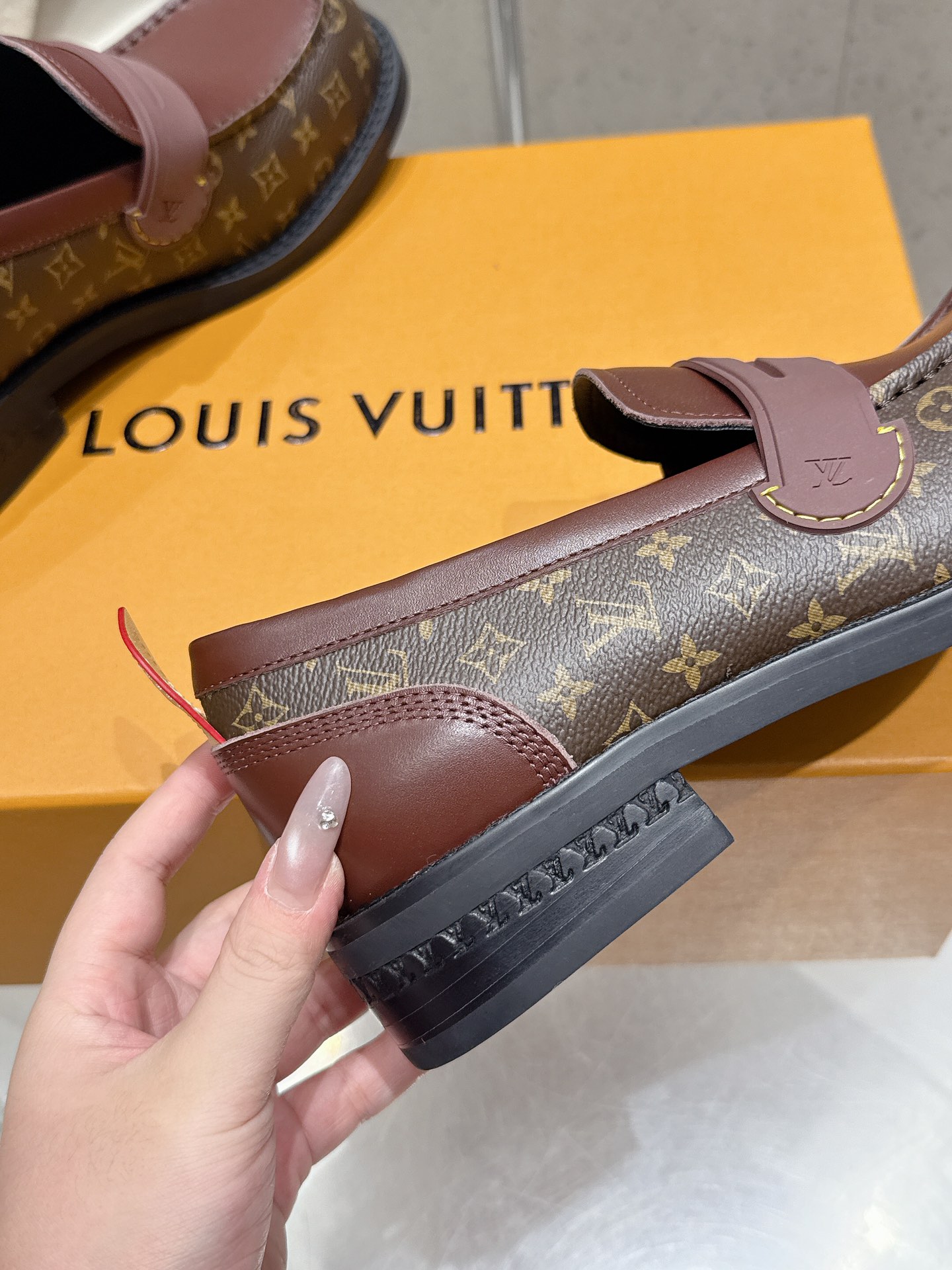 LV women's leather shoes-43