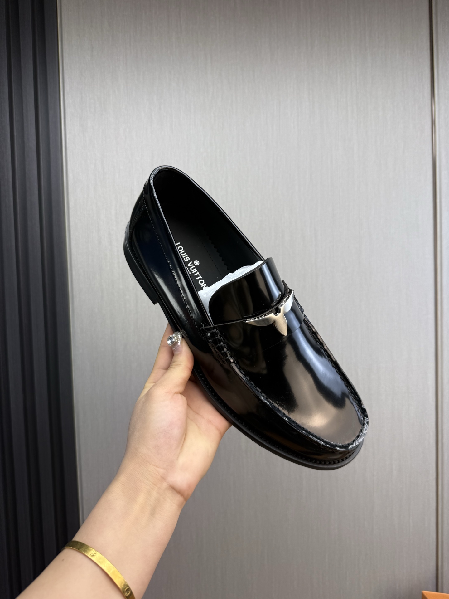 LV men's leather shoes-60