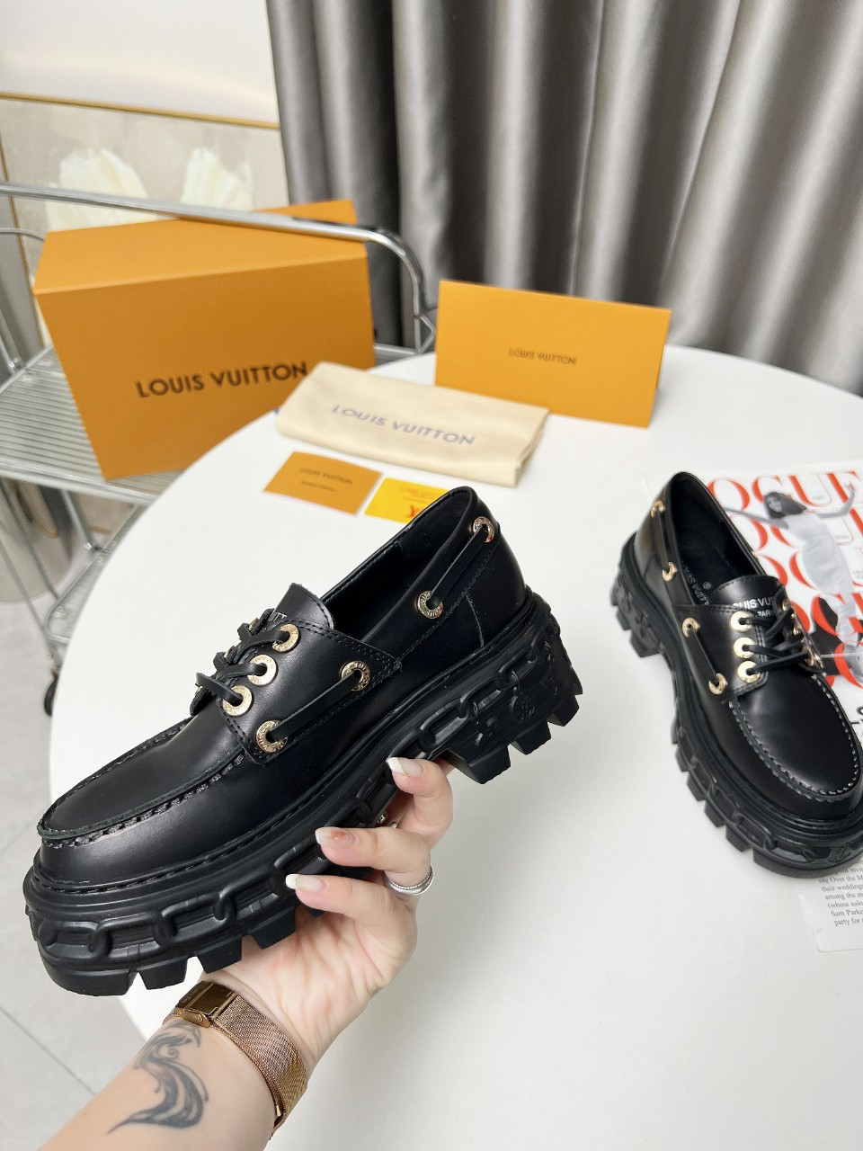 LV women's leather shoes-21