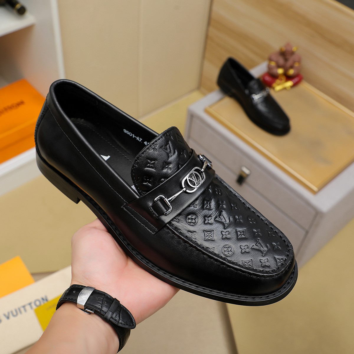 LV men's leather shoes-73