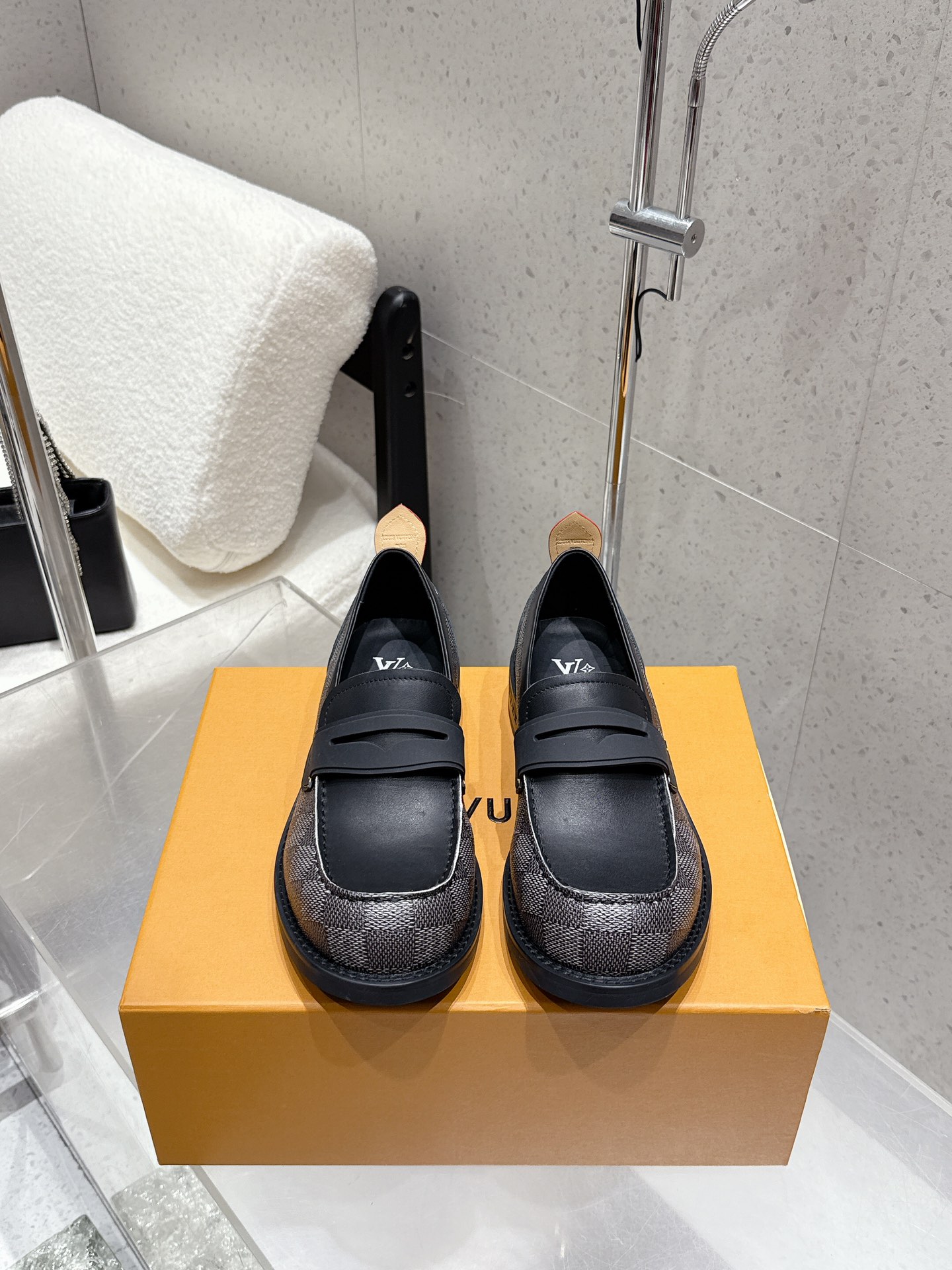 LV women's leather shoes-45