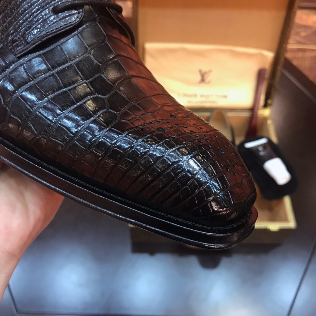 LV men's leather shoes-67