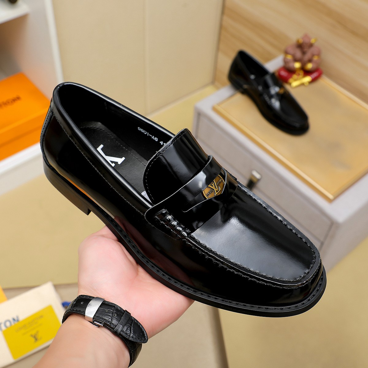 LV men's leather shoes-68