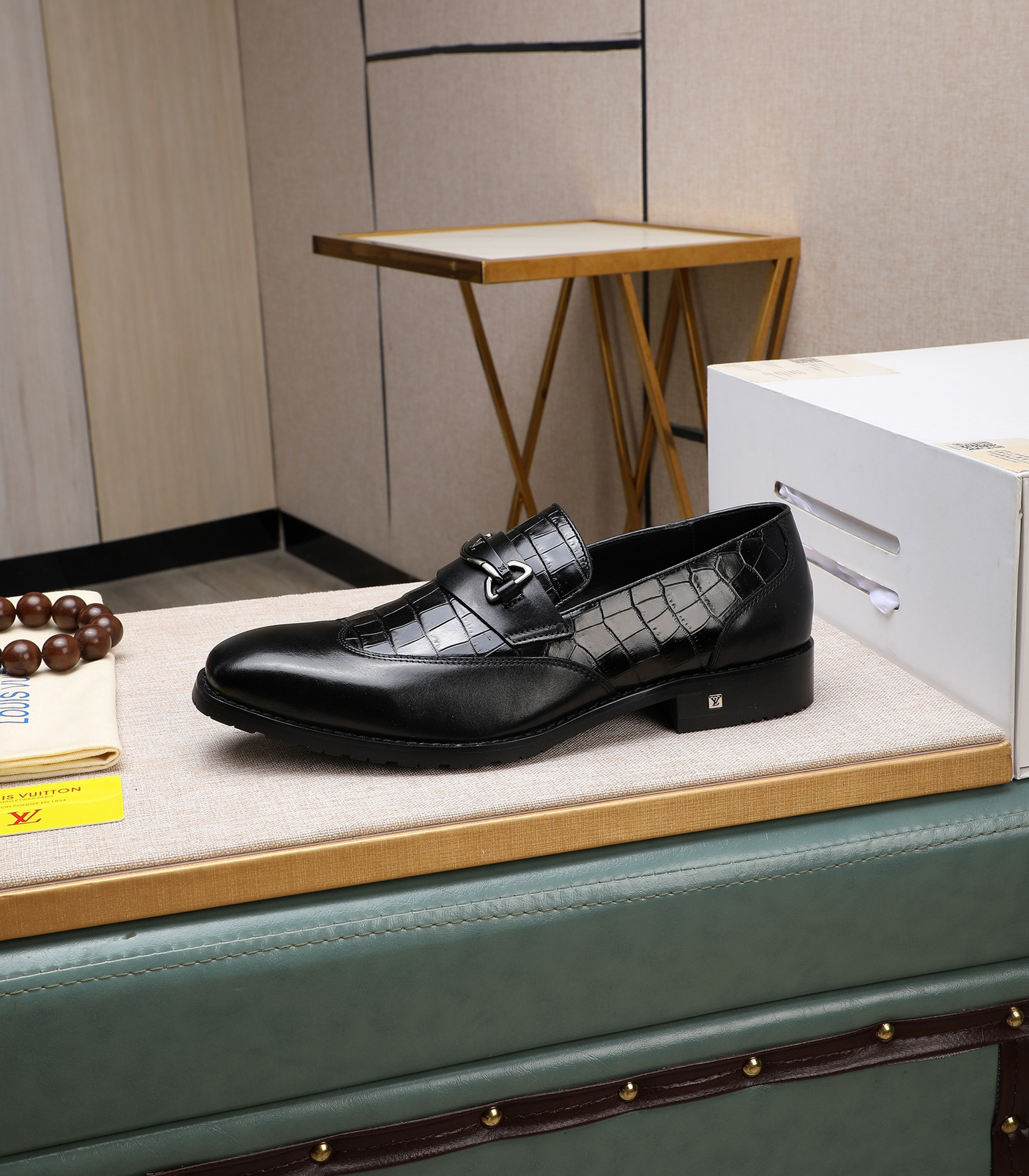 LV men's leather shoes-31