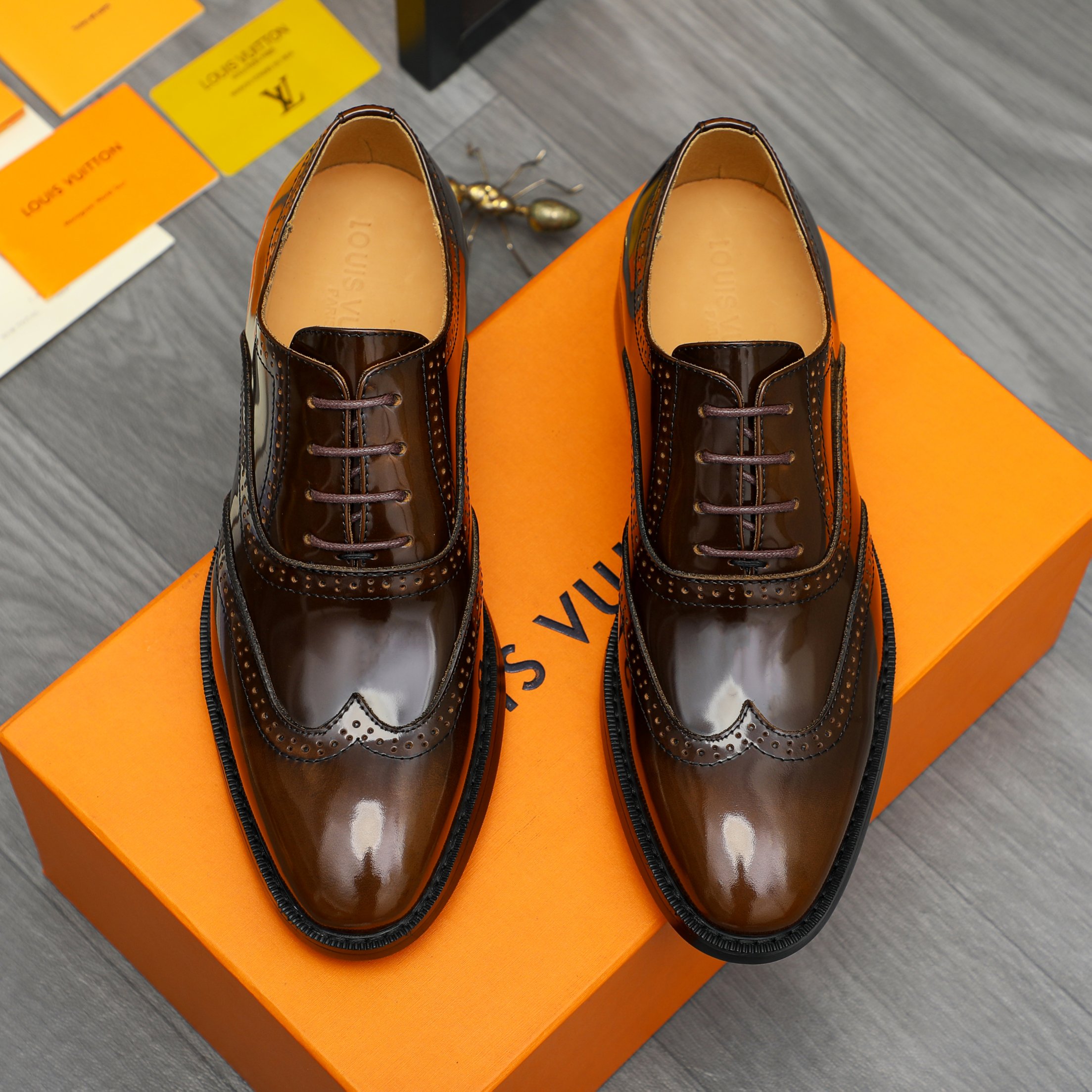 LV men's leather shoes-2
