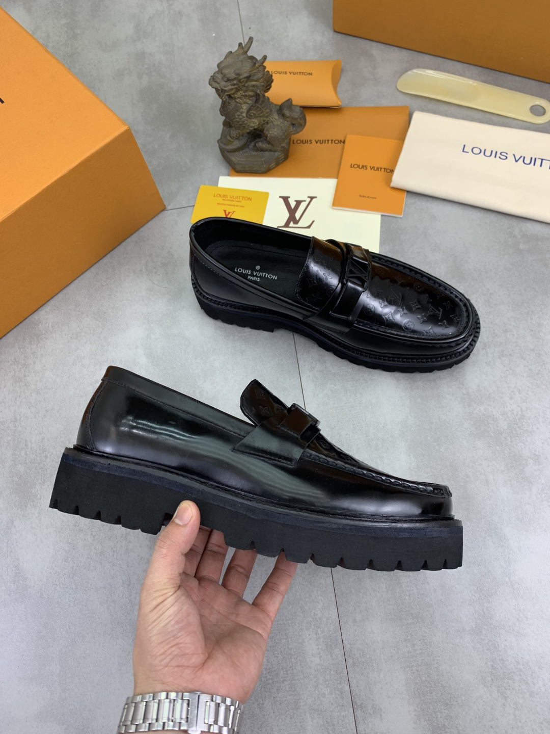 LV men's leather shoes-18