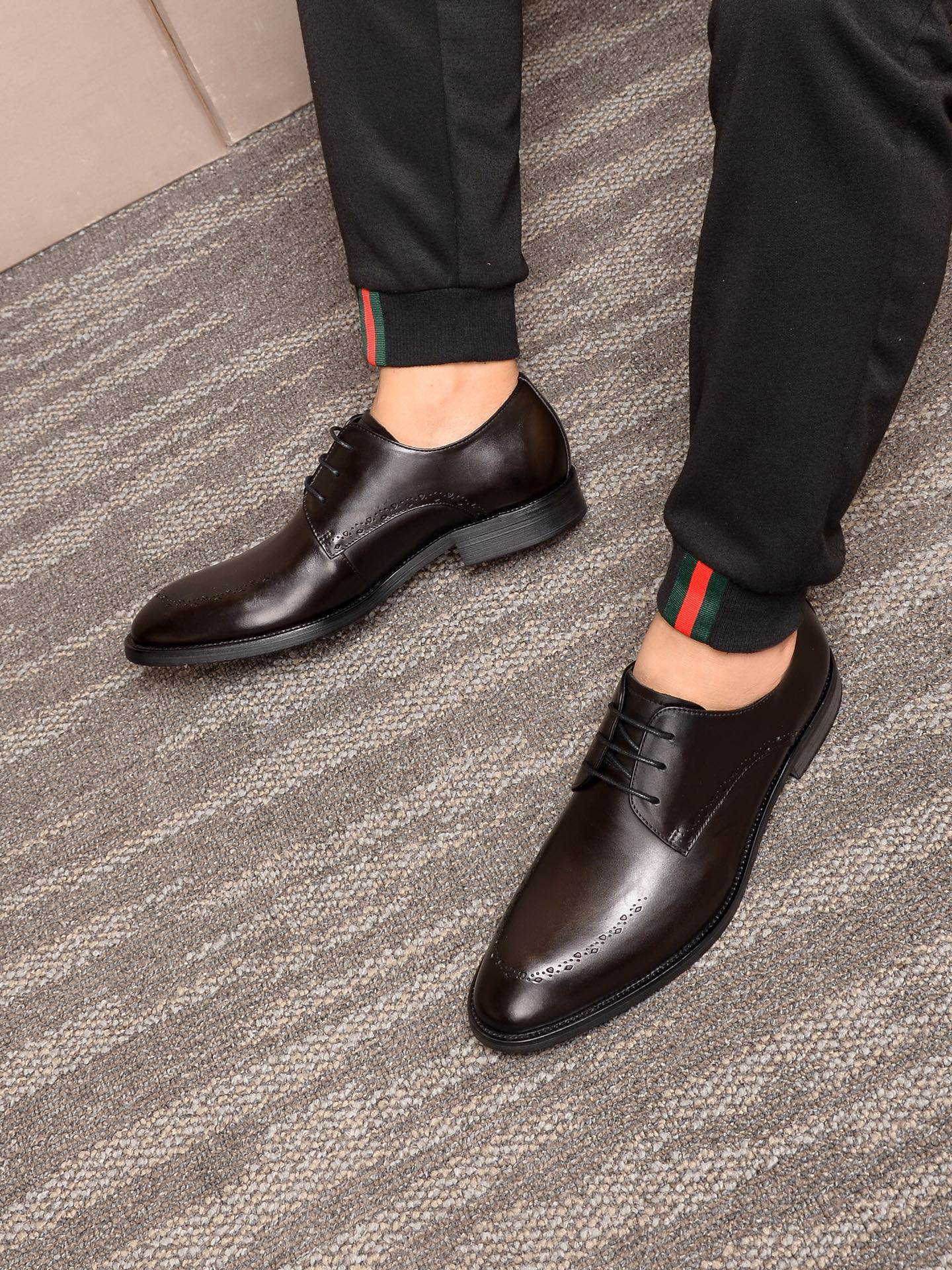 LV men's leather shoes-21