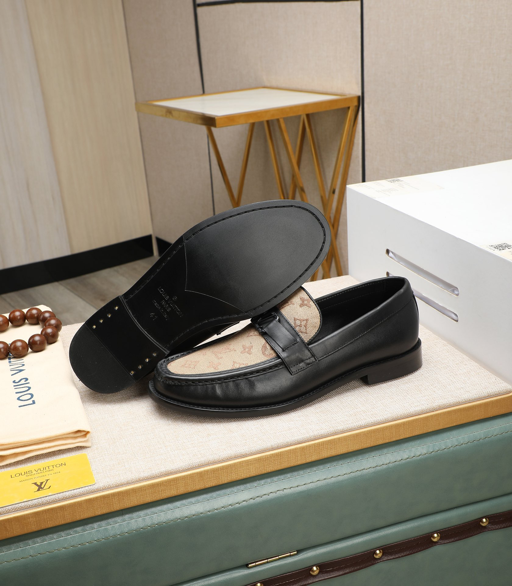 LV men's leather shoes-24