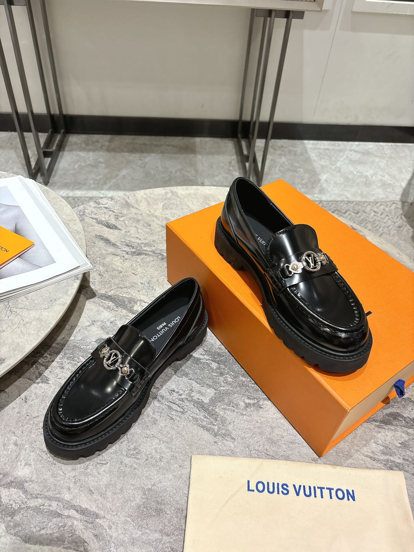 LV women's leather shoes-3