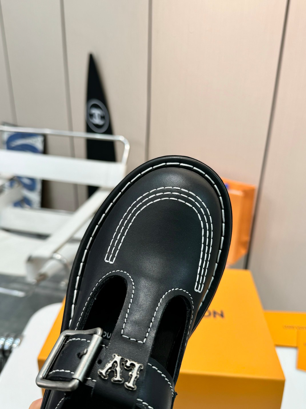 LV women's leather shoes-15