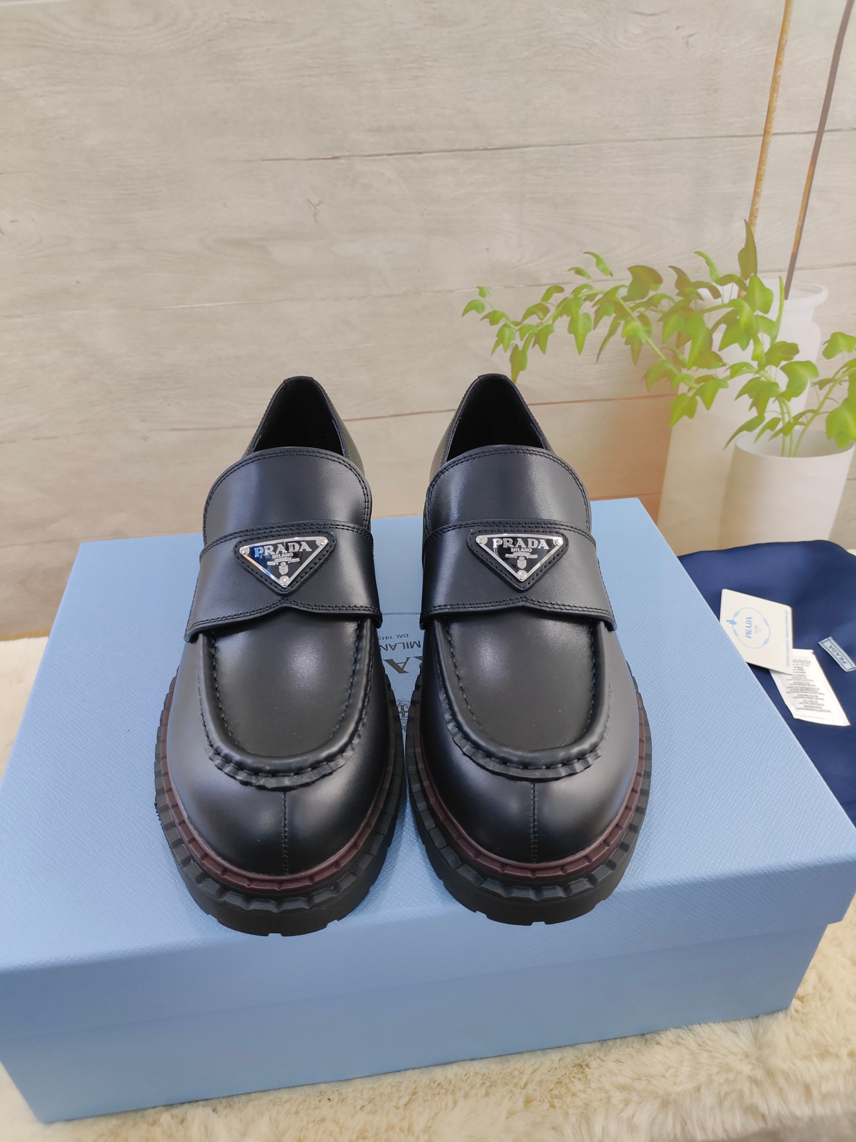 Prada women's leather shoes-39