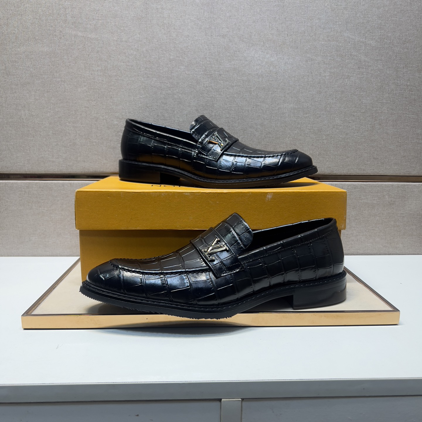 LV men's leather shoes-35