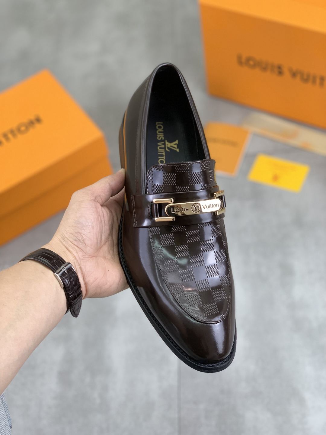 LV men's leather shoes-19