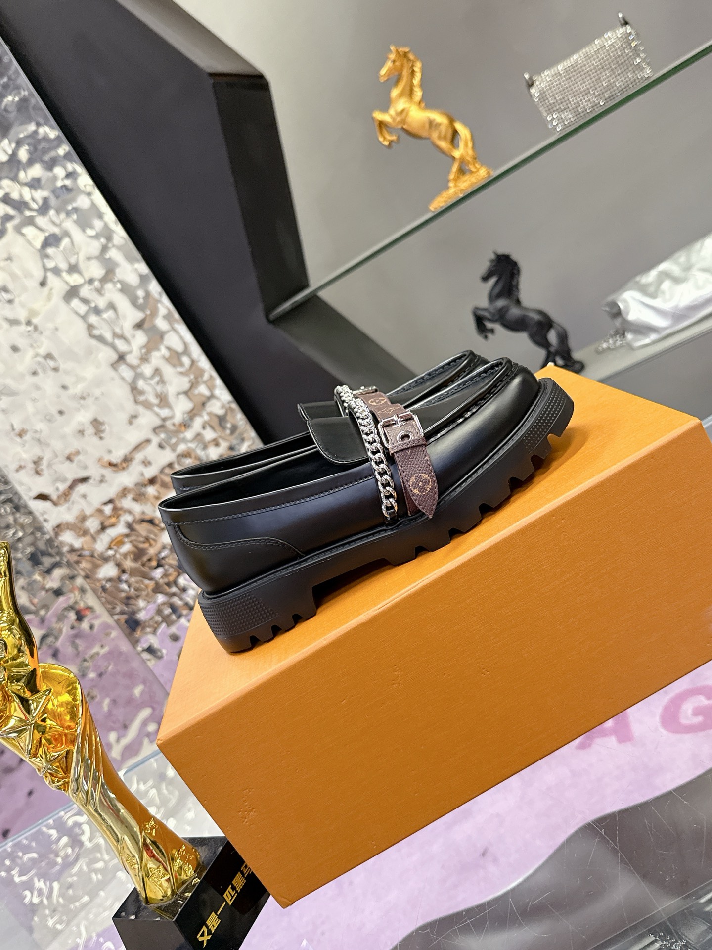 LV women's leather shoes-41