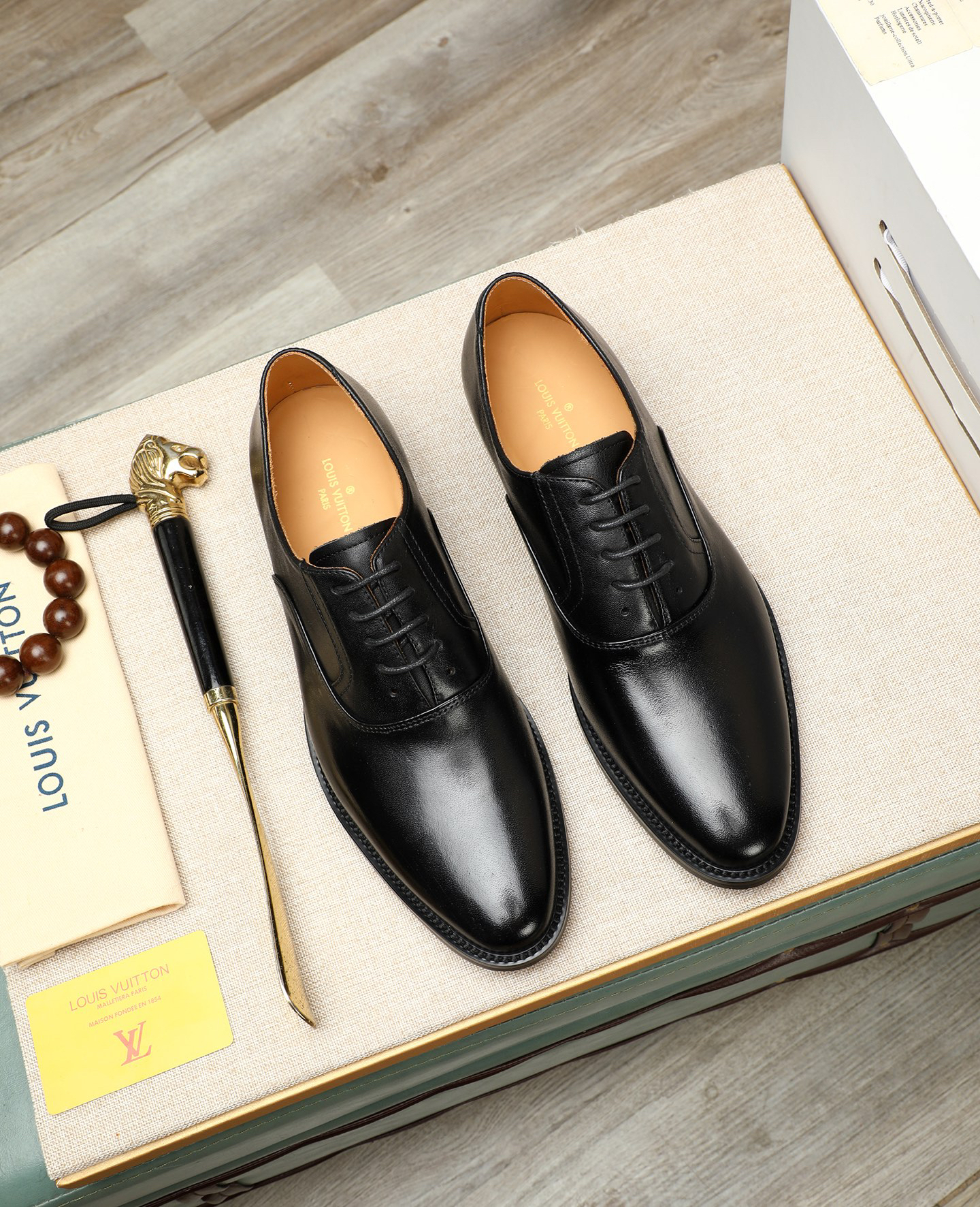 LV men's leather shoes-23