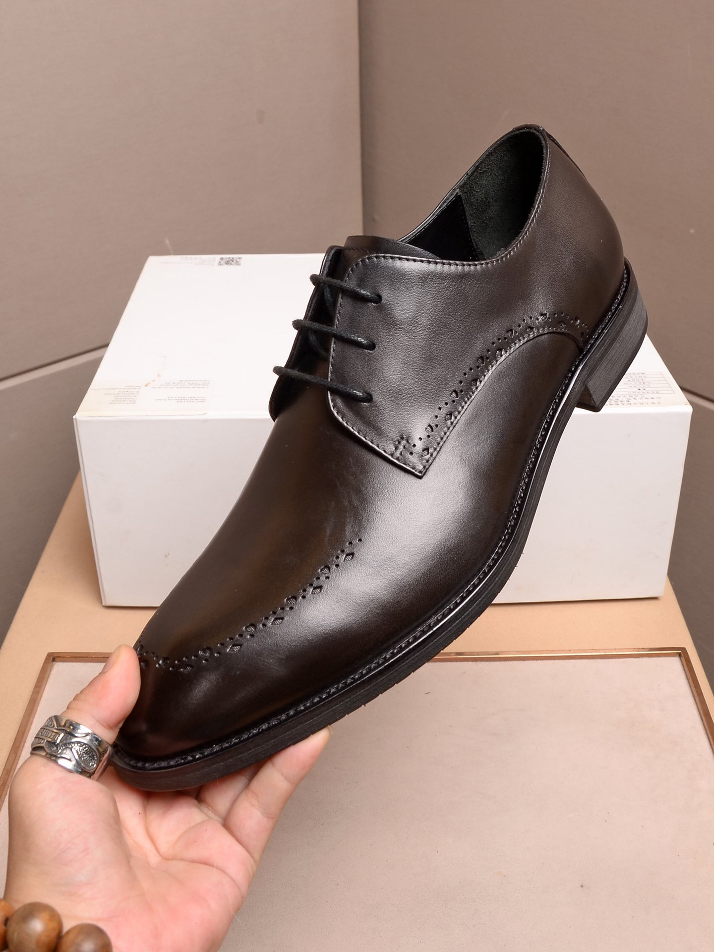 LV men's leather shoes-21