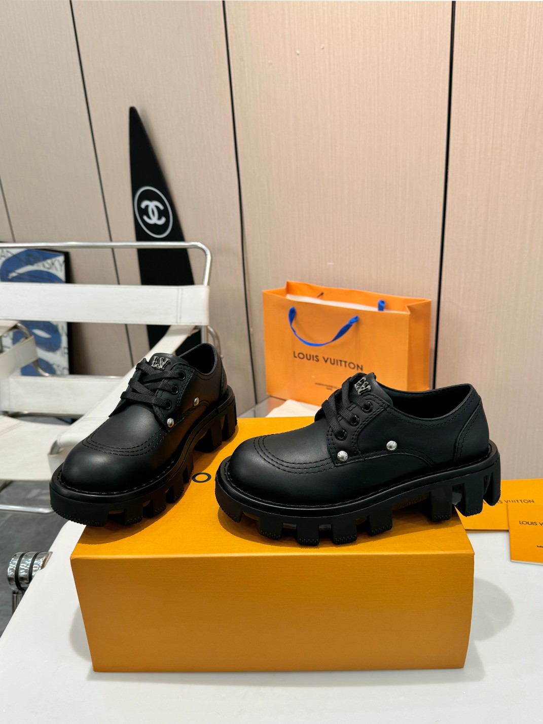 LV women's leather shoes-20