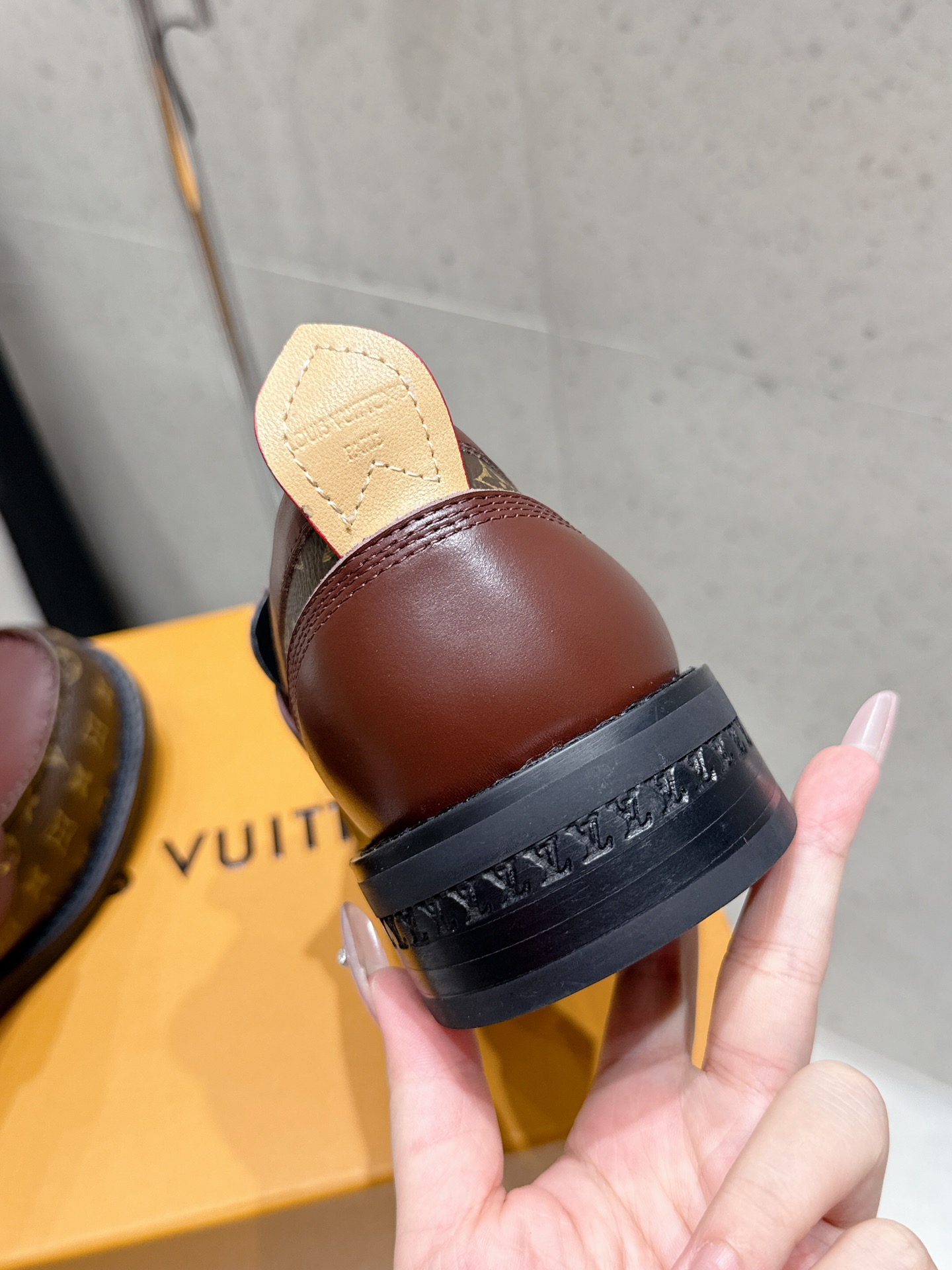 LV women's leather shoes-43