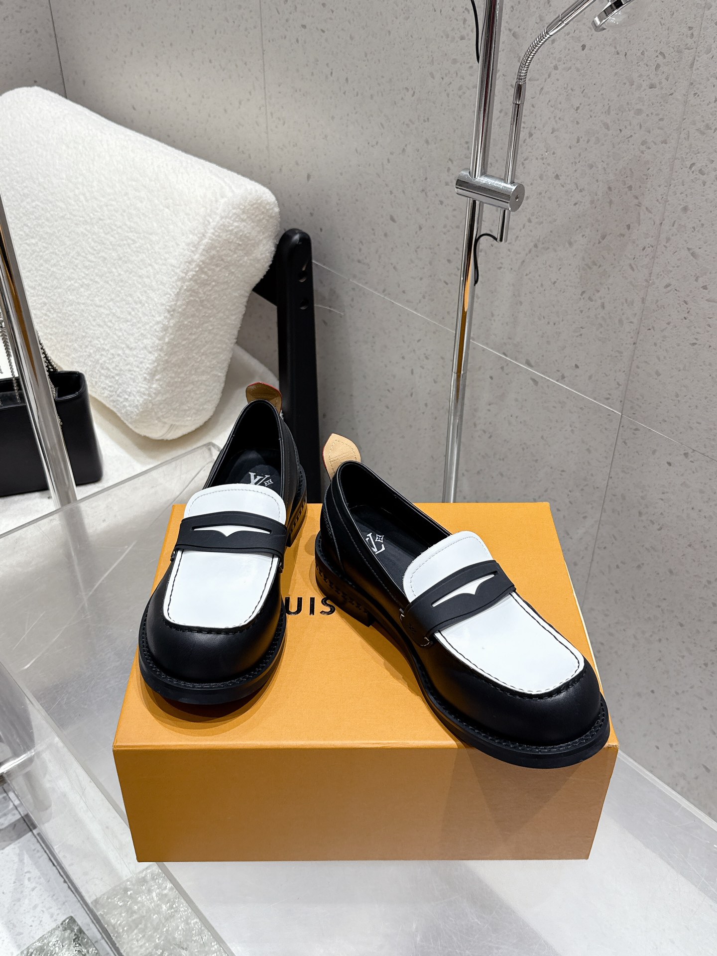 LV women's leather shoes-46