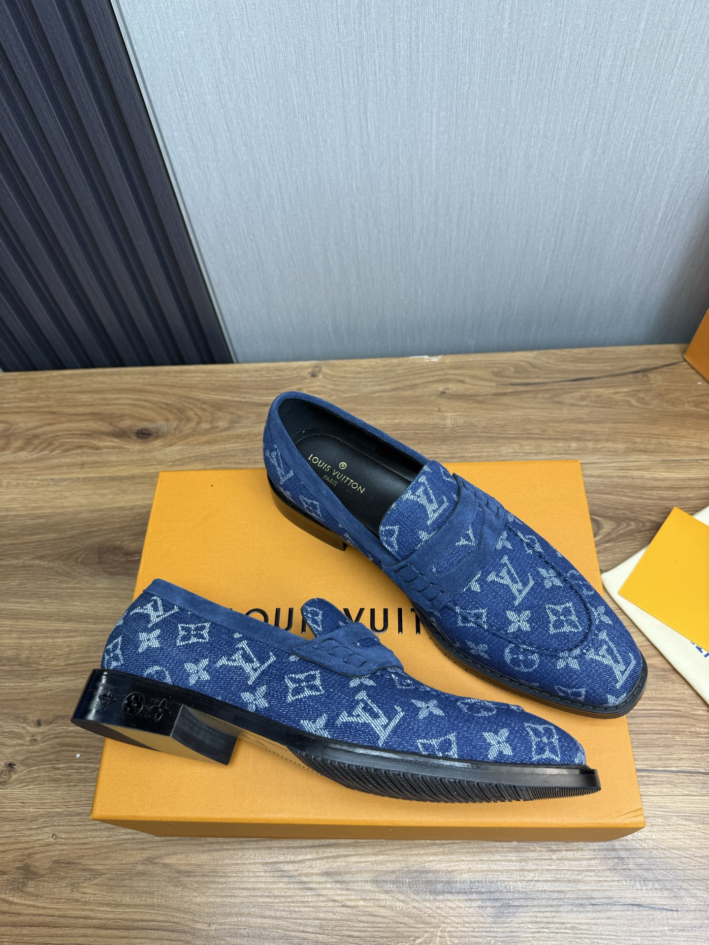 LV women's leather shoes-35