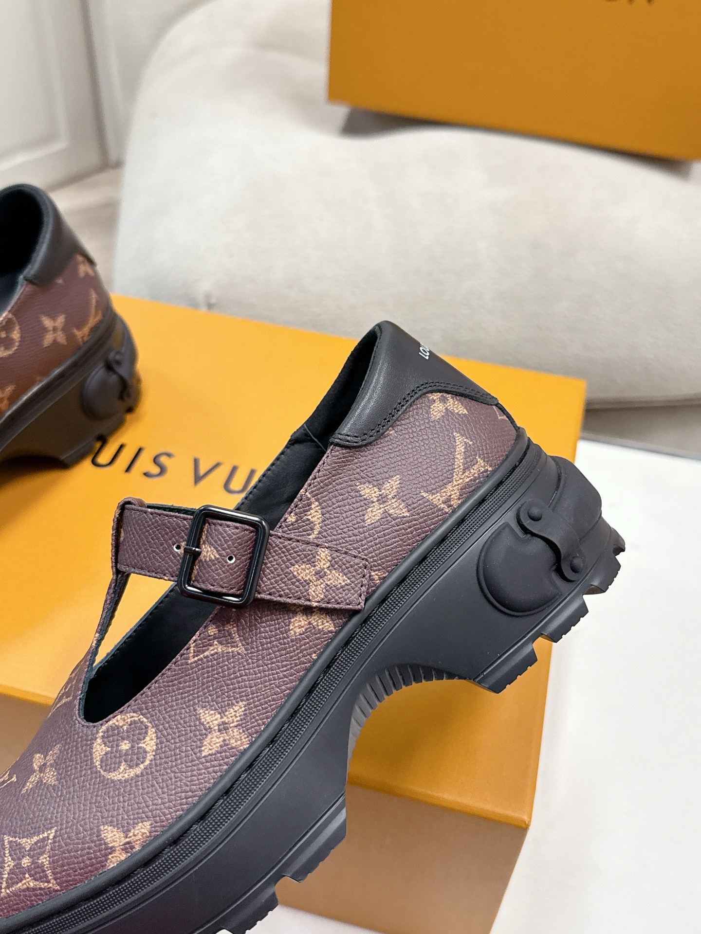 LV women's leather shoes-42