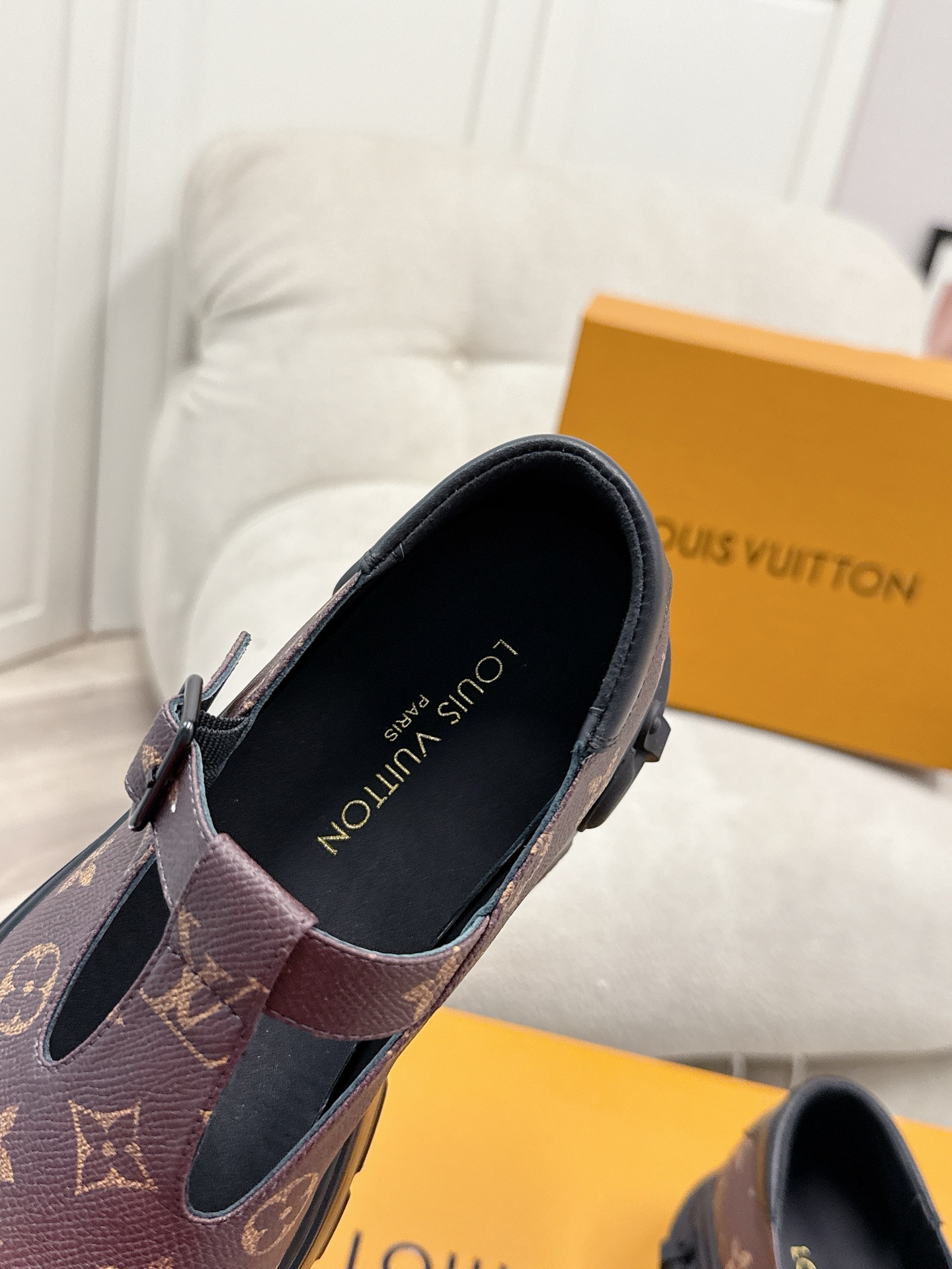 LV women's leather shoes-42