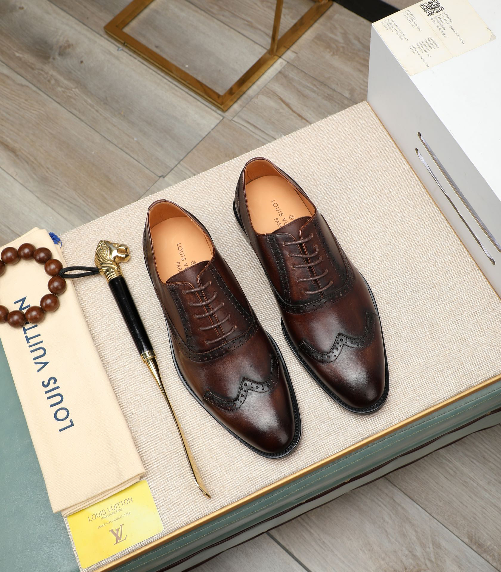 LV men's leather shoes-4