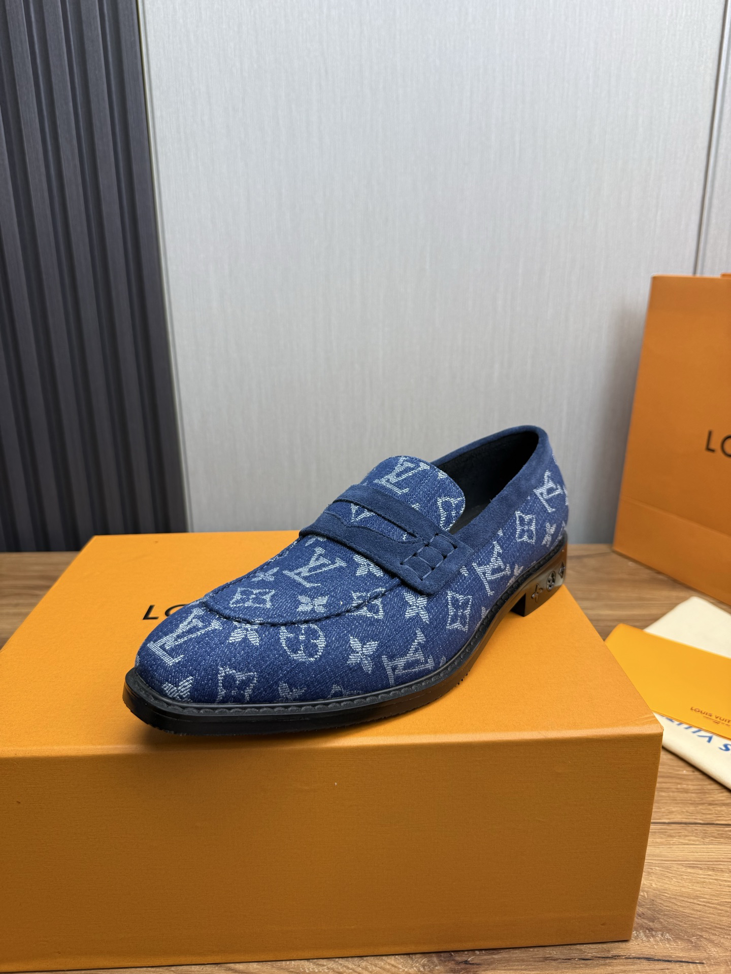LV women's leather shoes-35