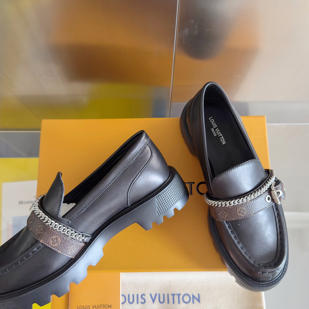 LV women's leather shoes-17