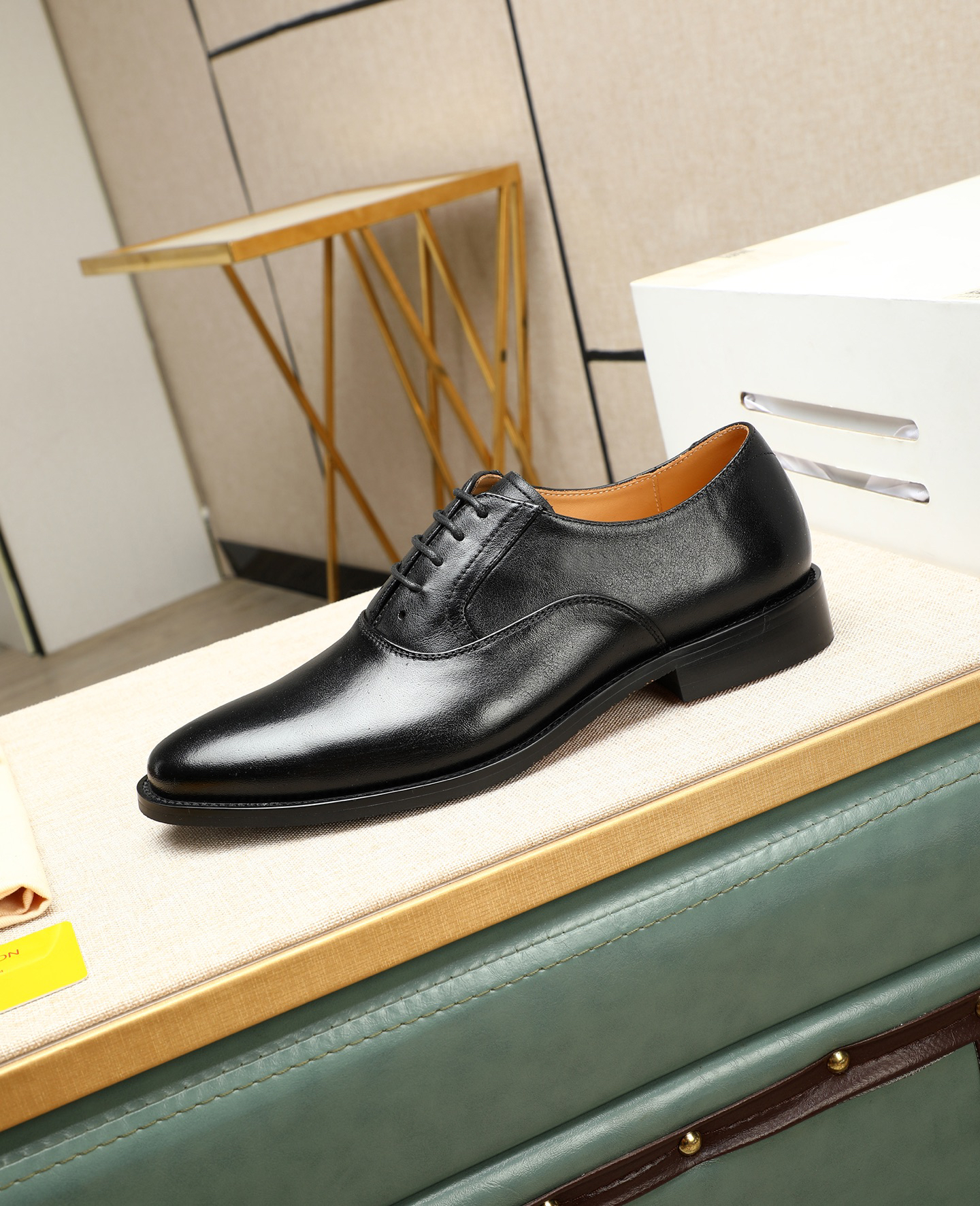 LV men's leather shoes-23