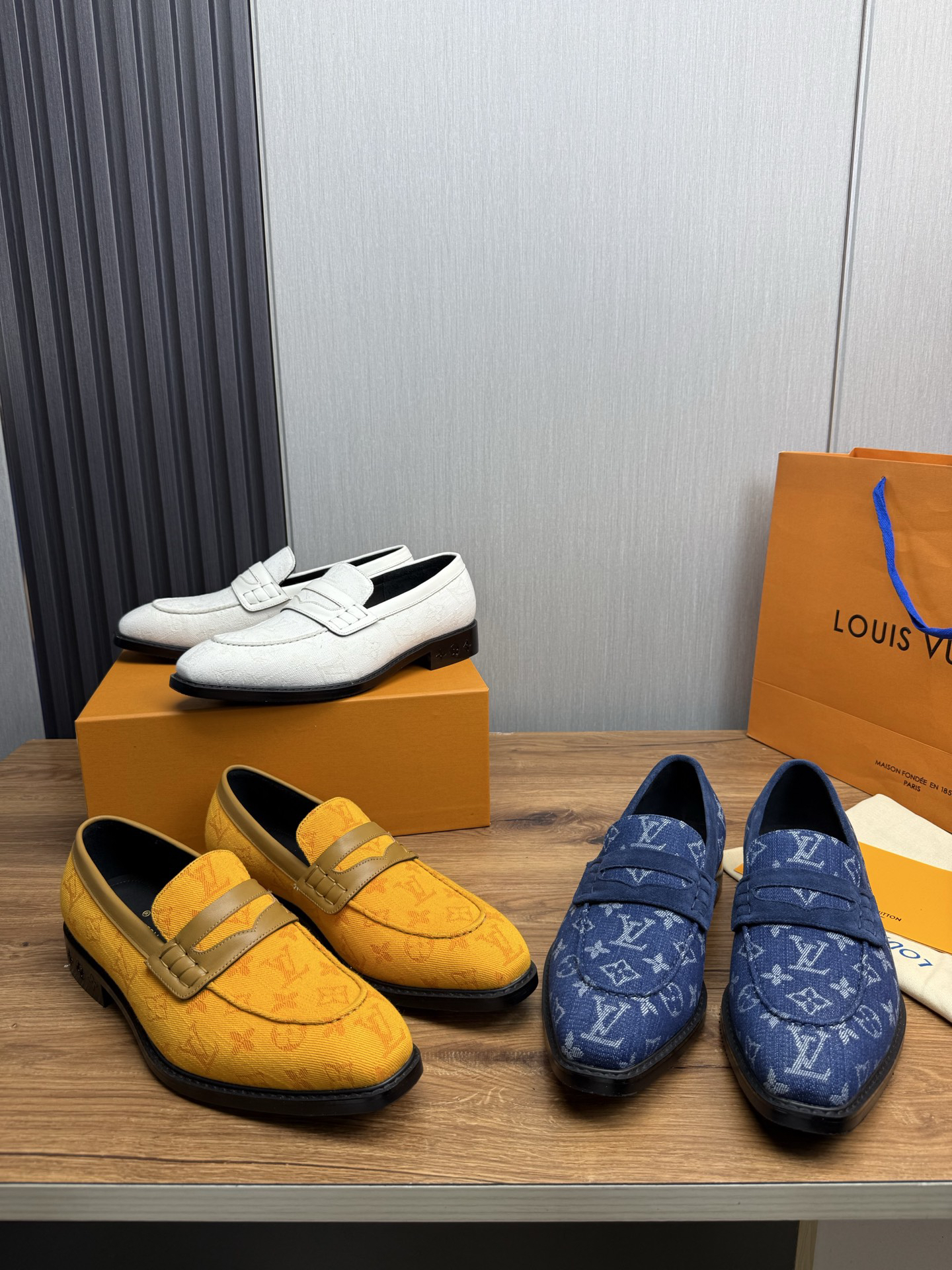 LV women's leather shoes-35