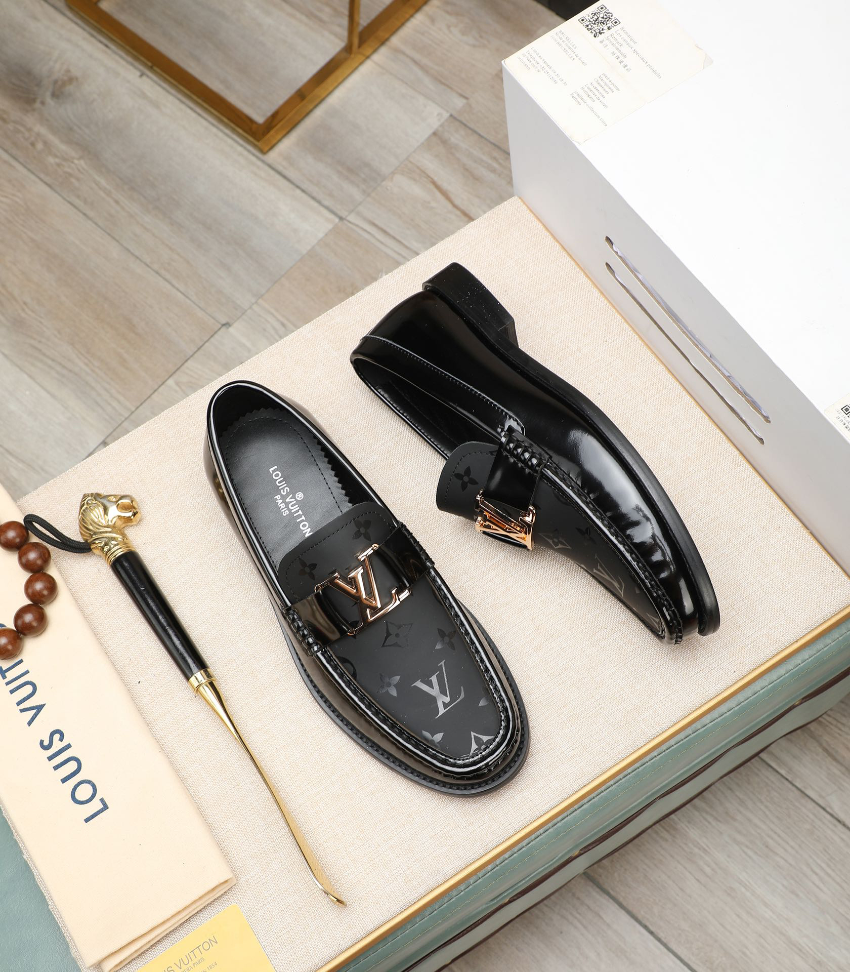 LV men's leather shoes-25