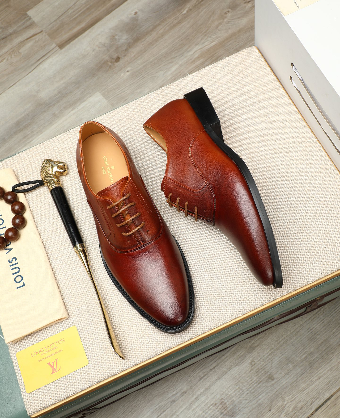 LV men's leather shoes-22