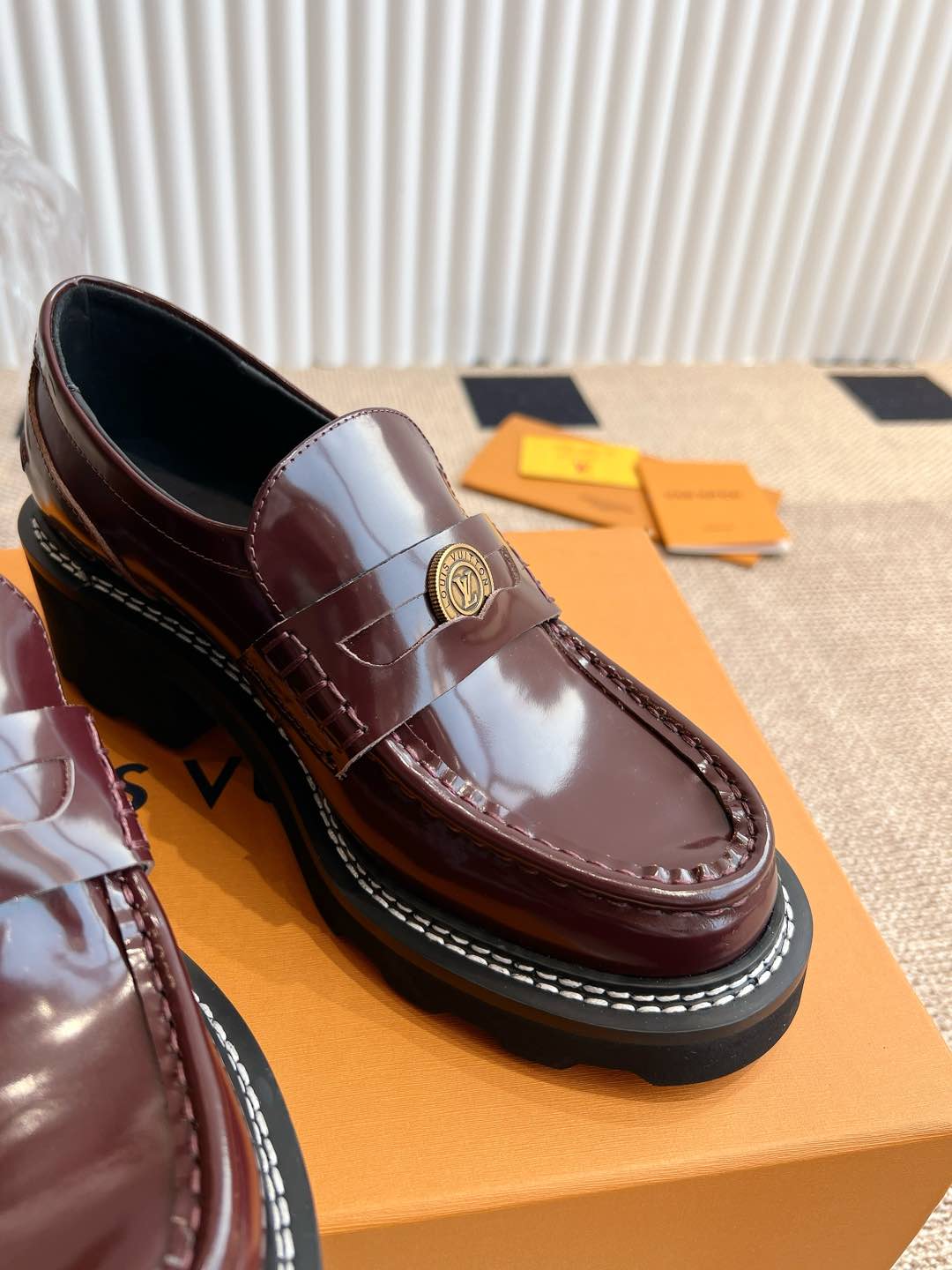 LV women's leather shoes-13