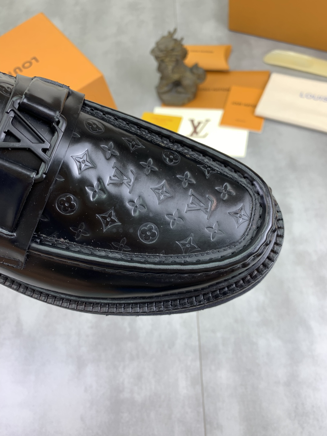 LV men's leather shoes-18