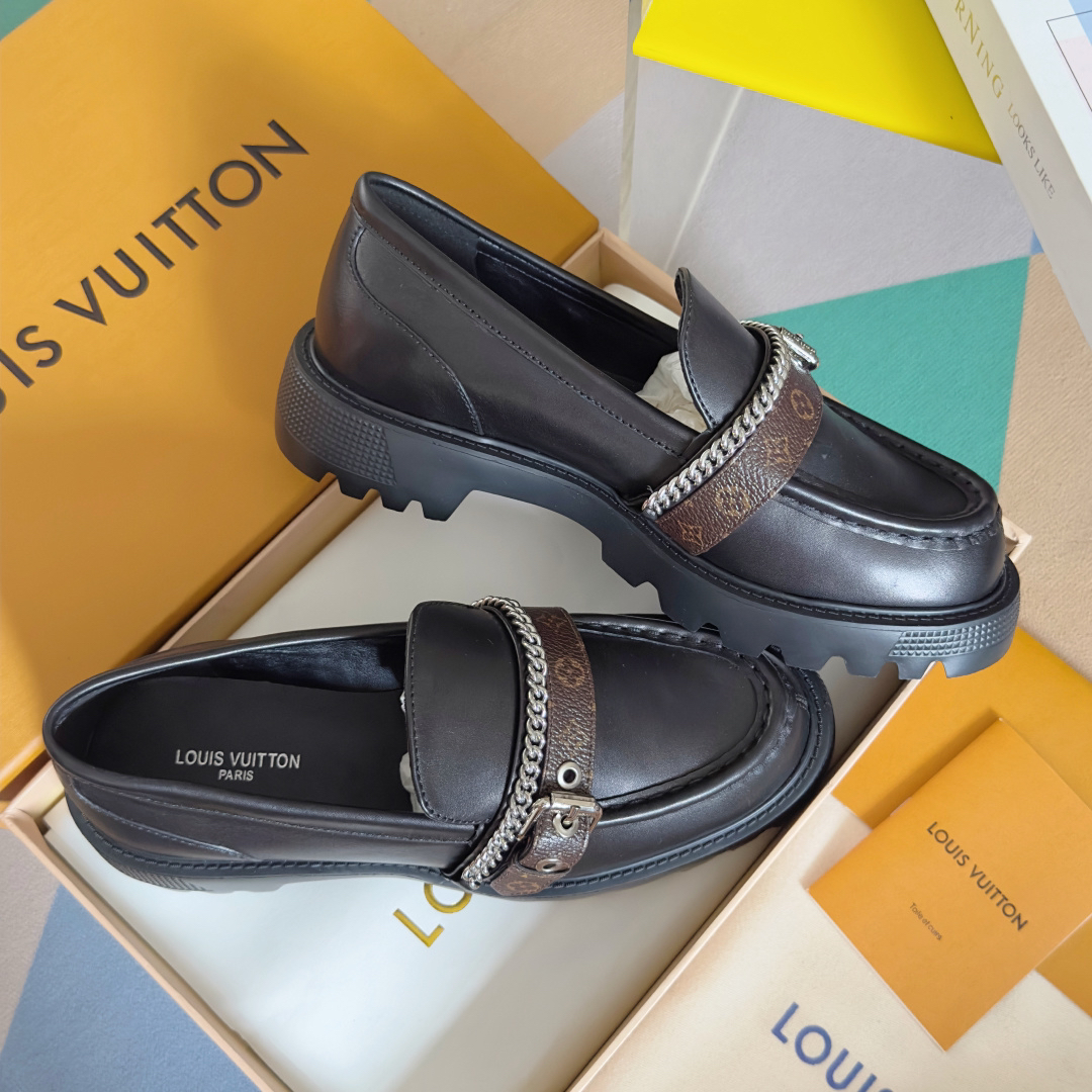 LV women's leather shoes-17