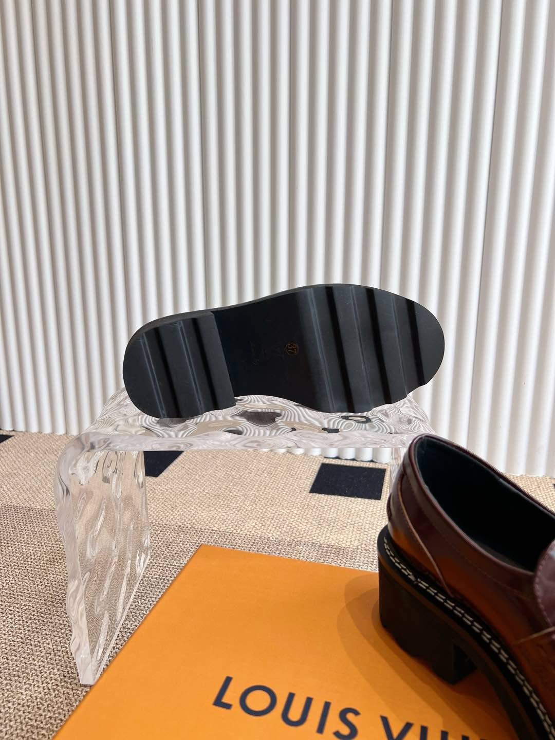 LV women's leather shoes-13