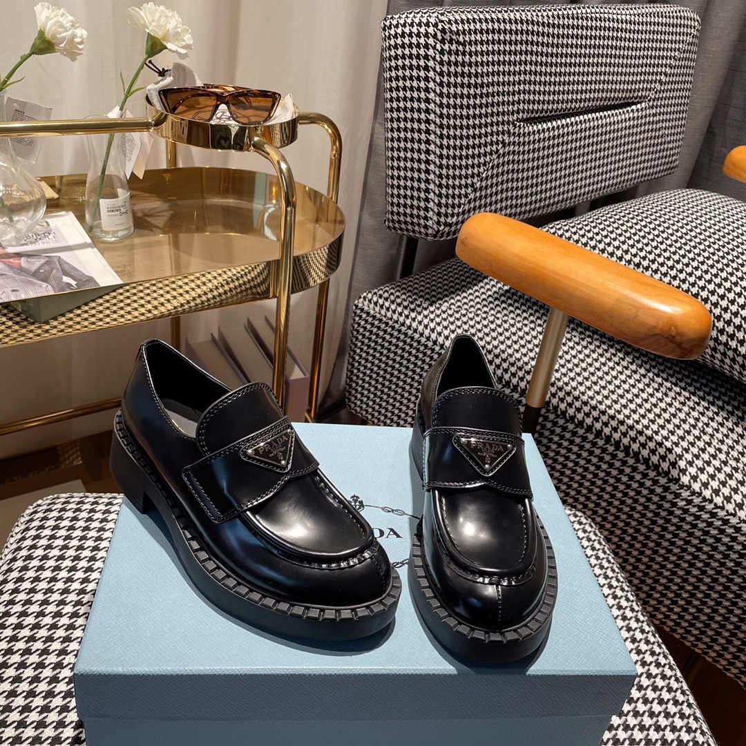 Prada women's leather shoes-33