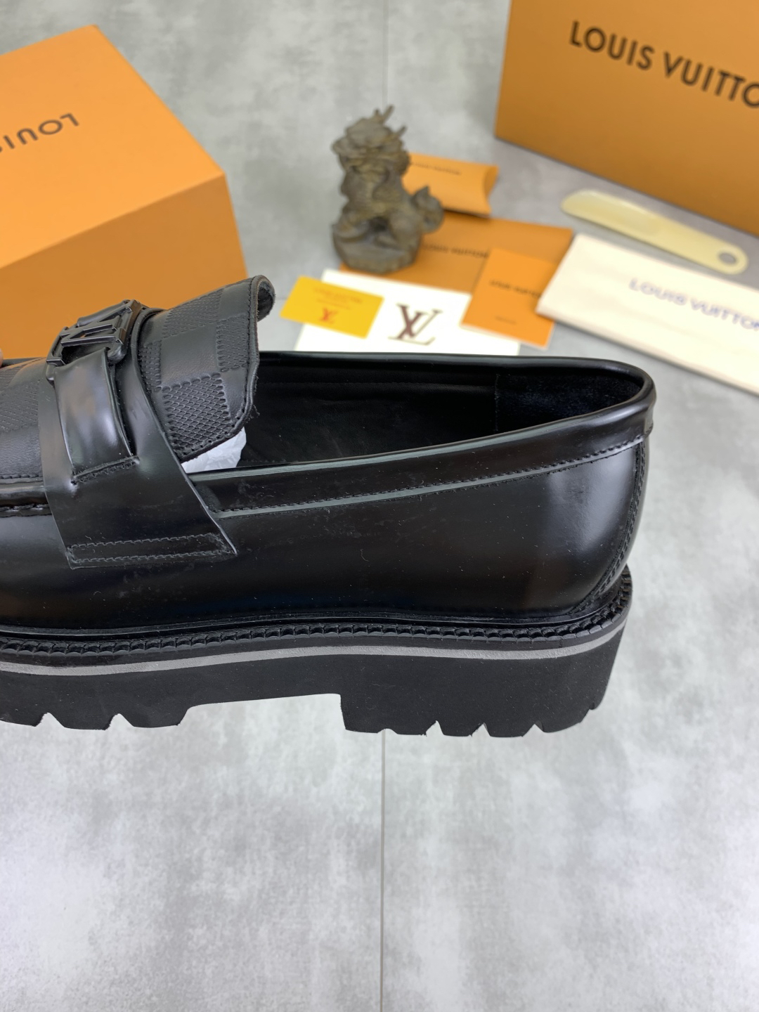 LV men's leather shoes-10