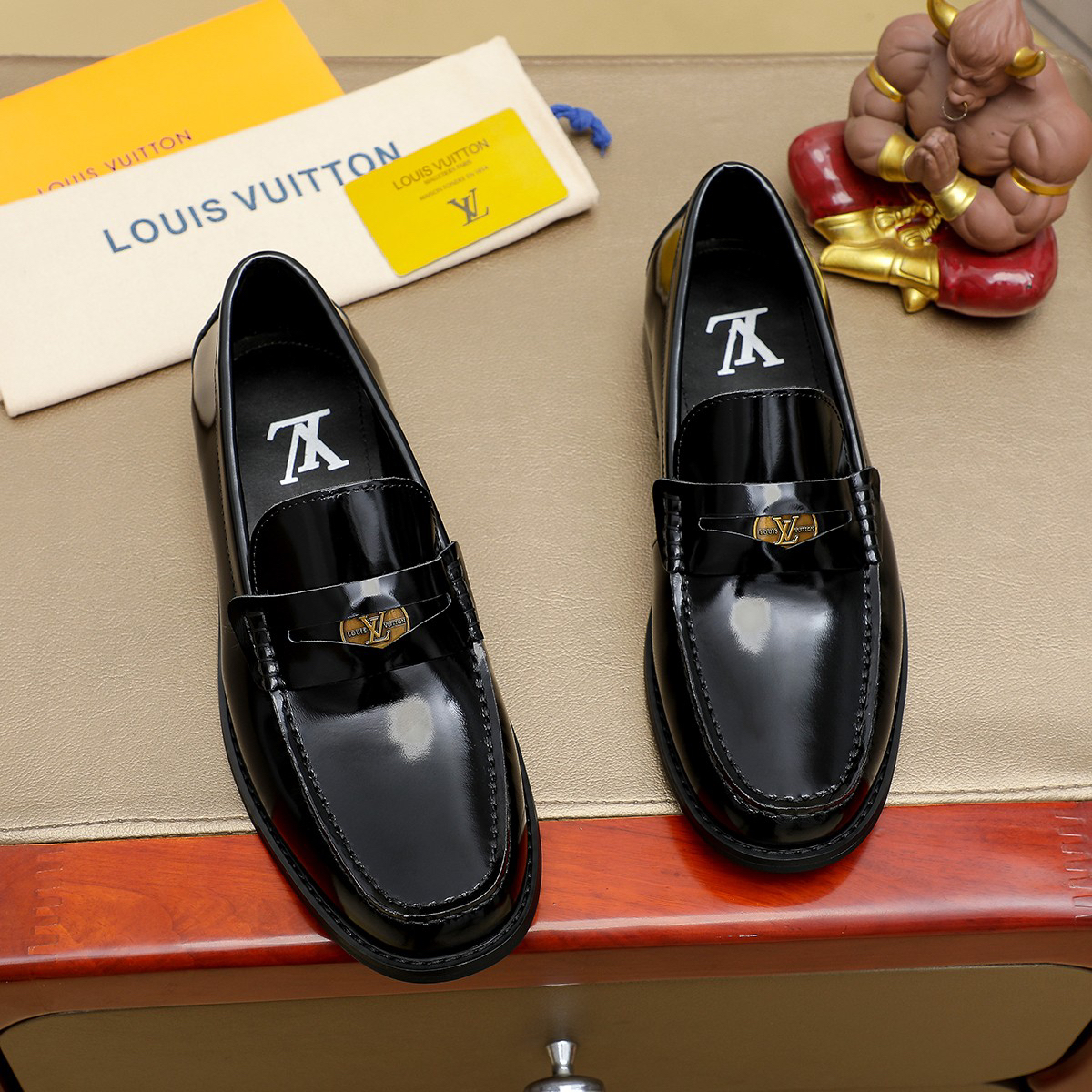 LV men's leather shoes-68