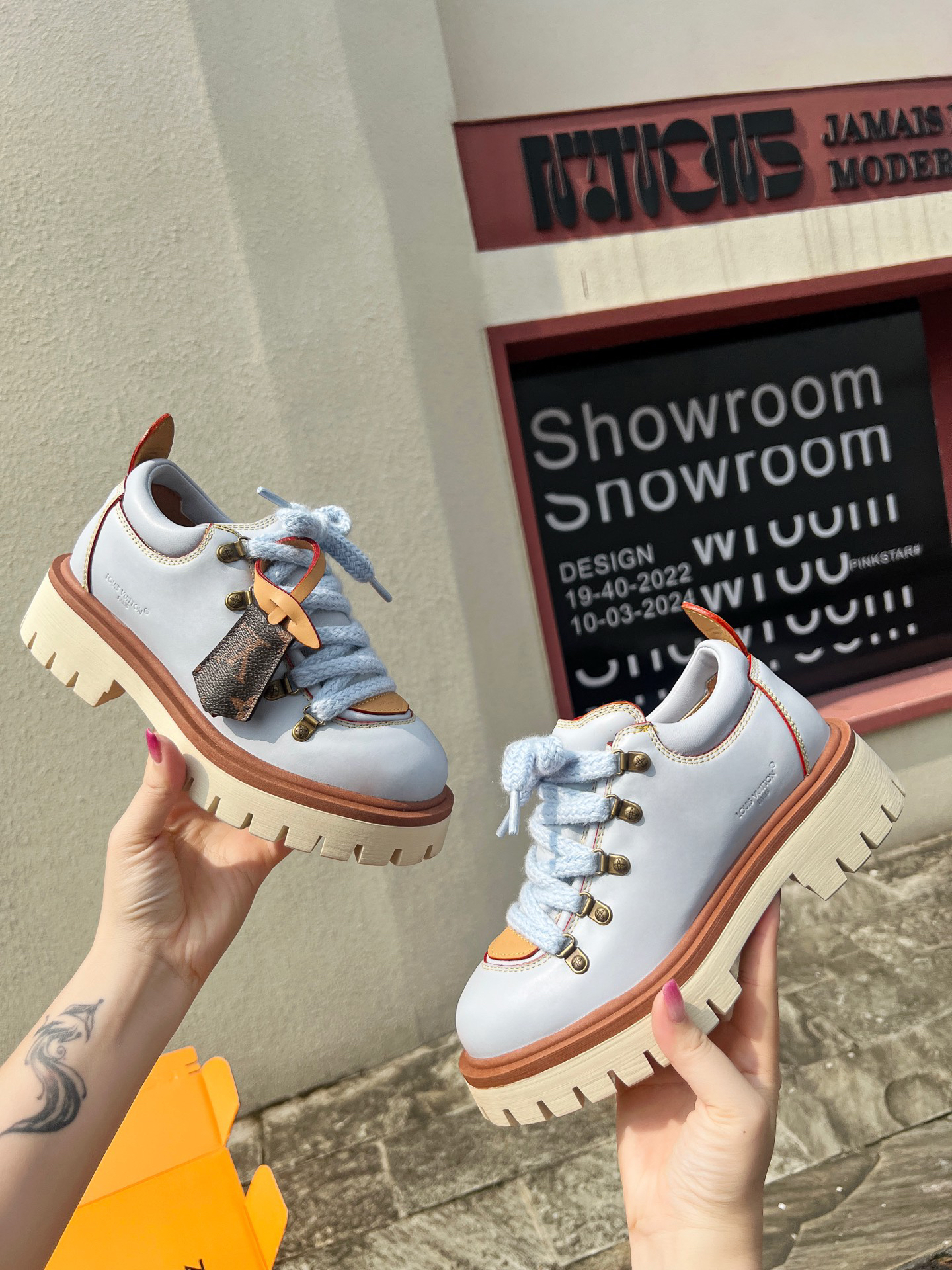 LV women's leather shoes-23