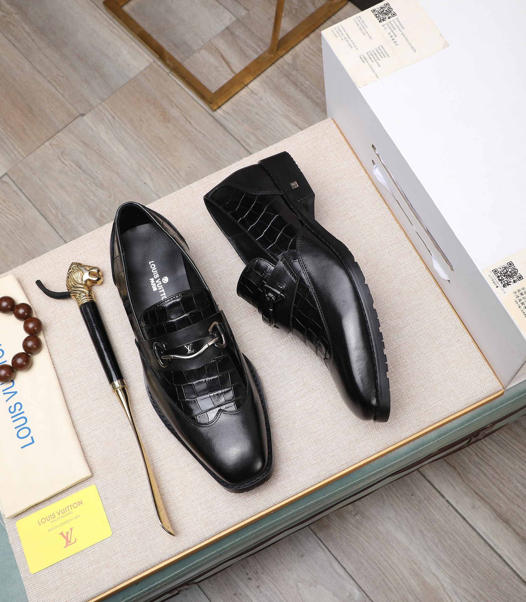 LV men's leather shoes-31