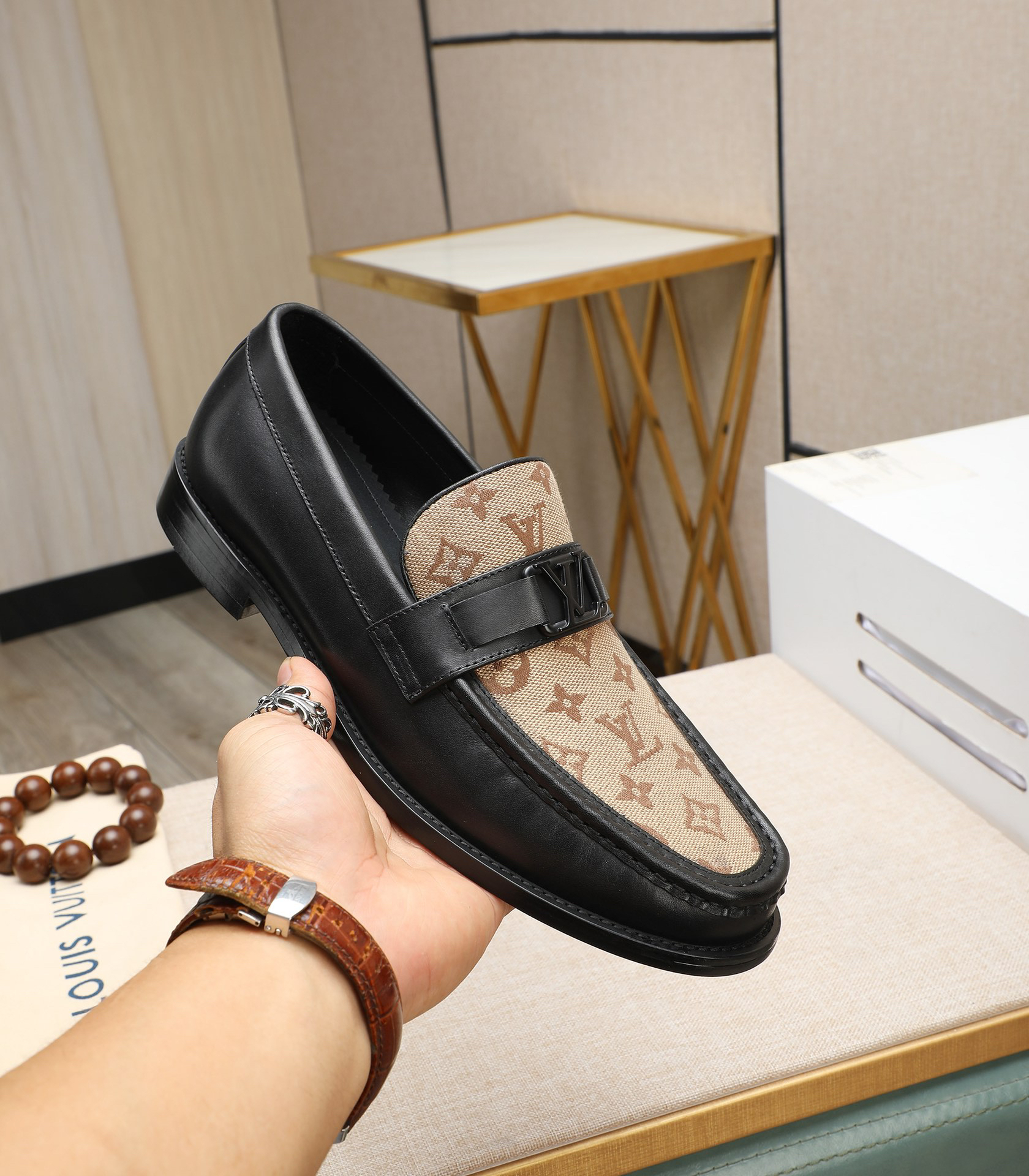 LV men's leather shoes-24