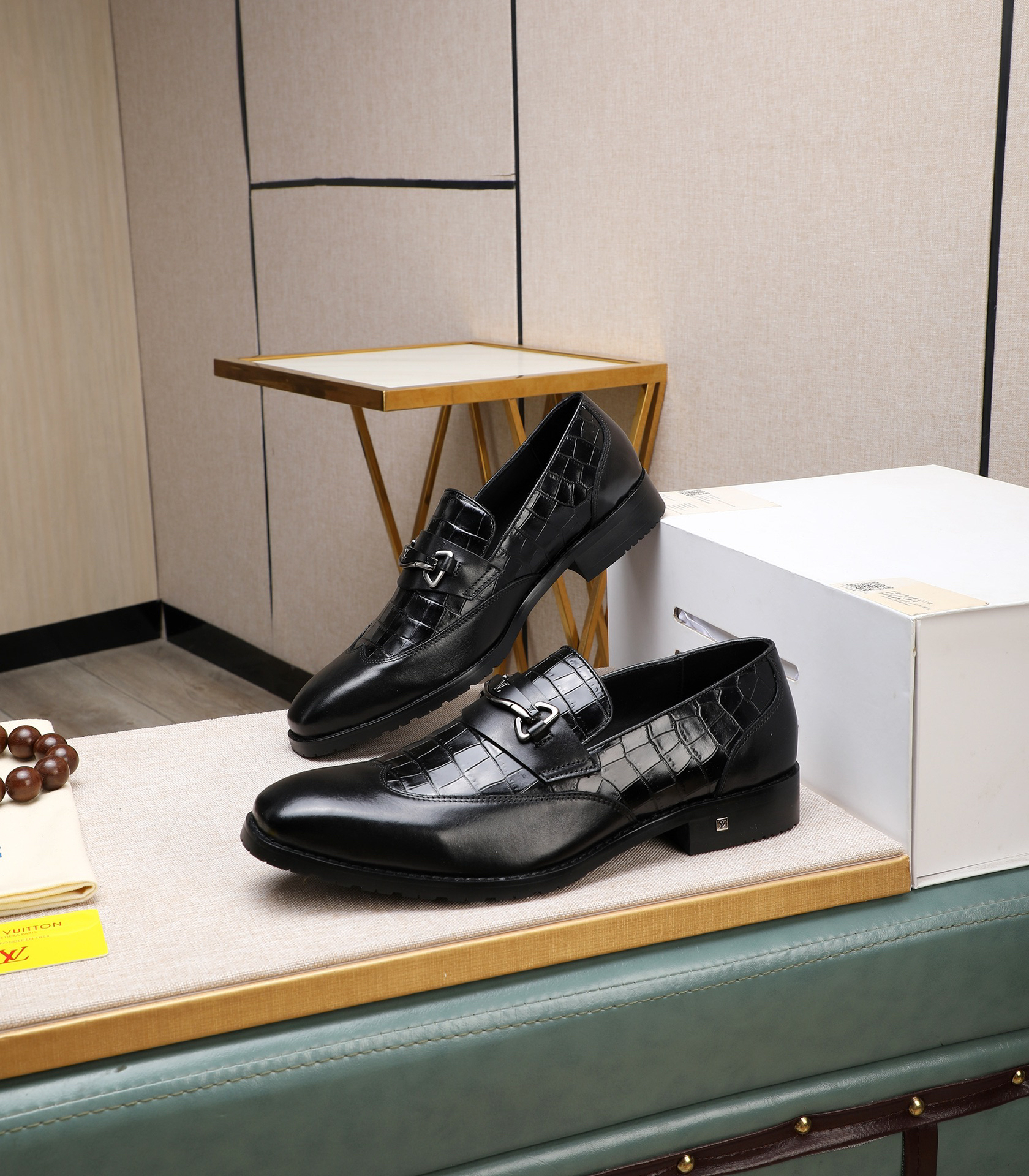 LV men's leather shoes-31