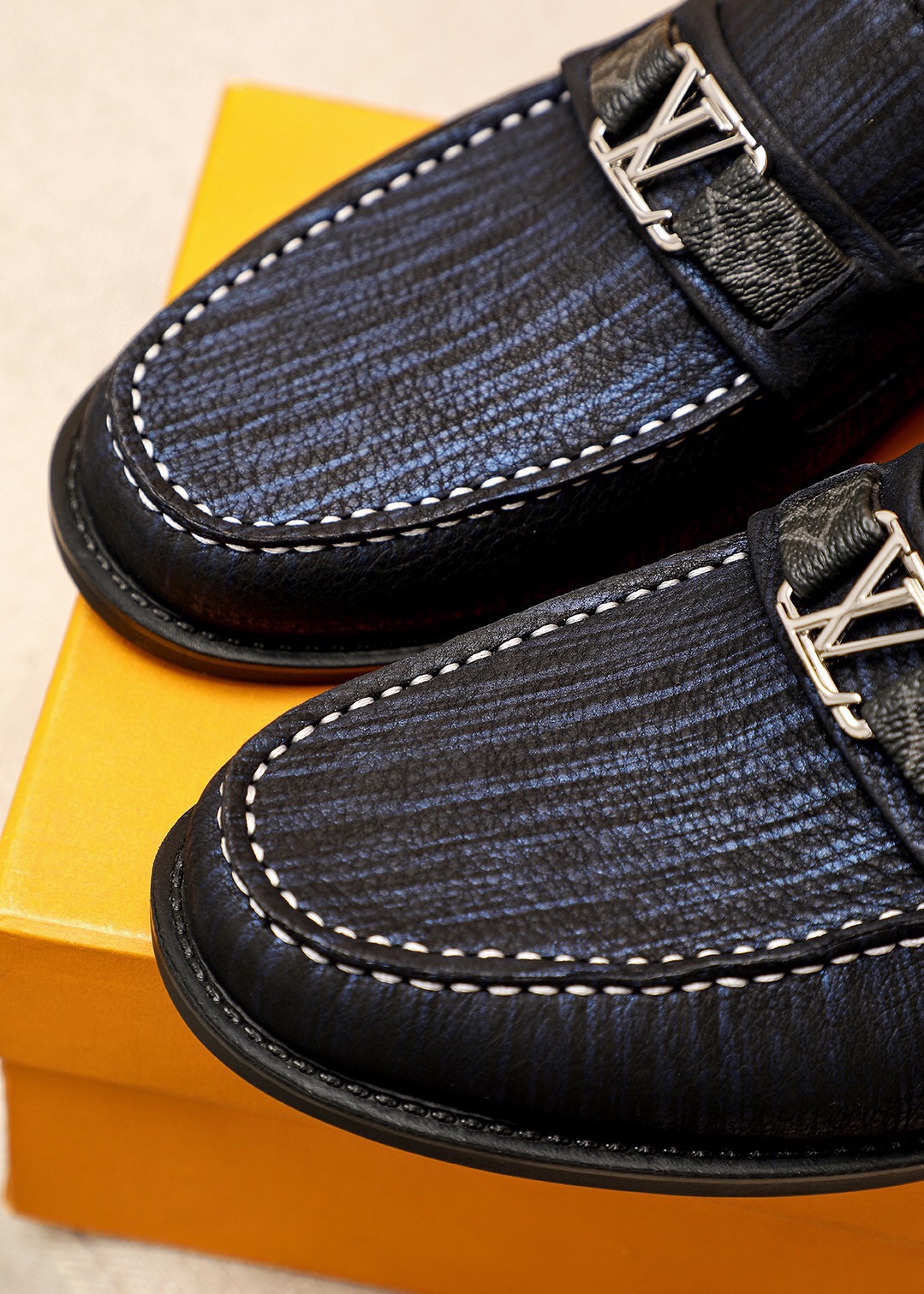 LV men's leather shoes-62