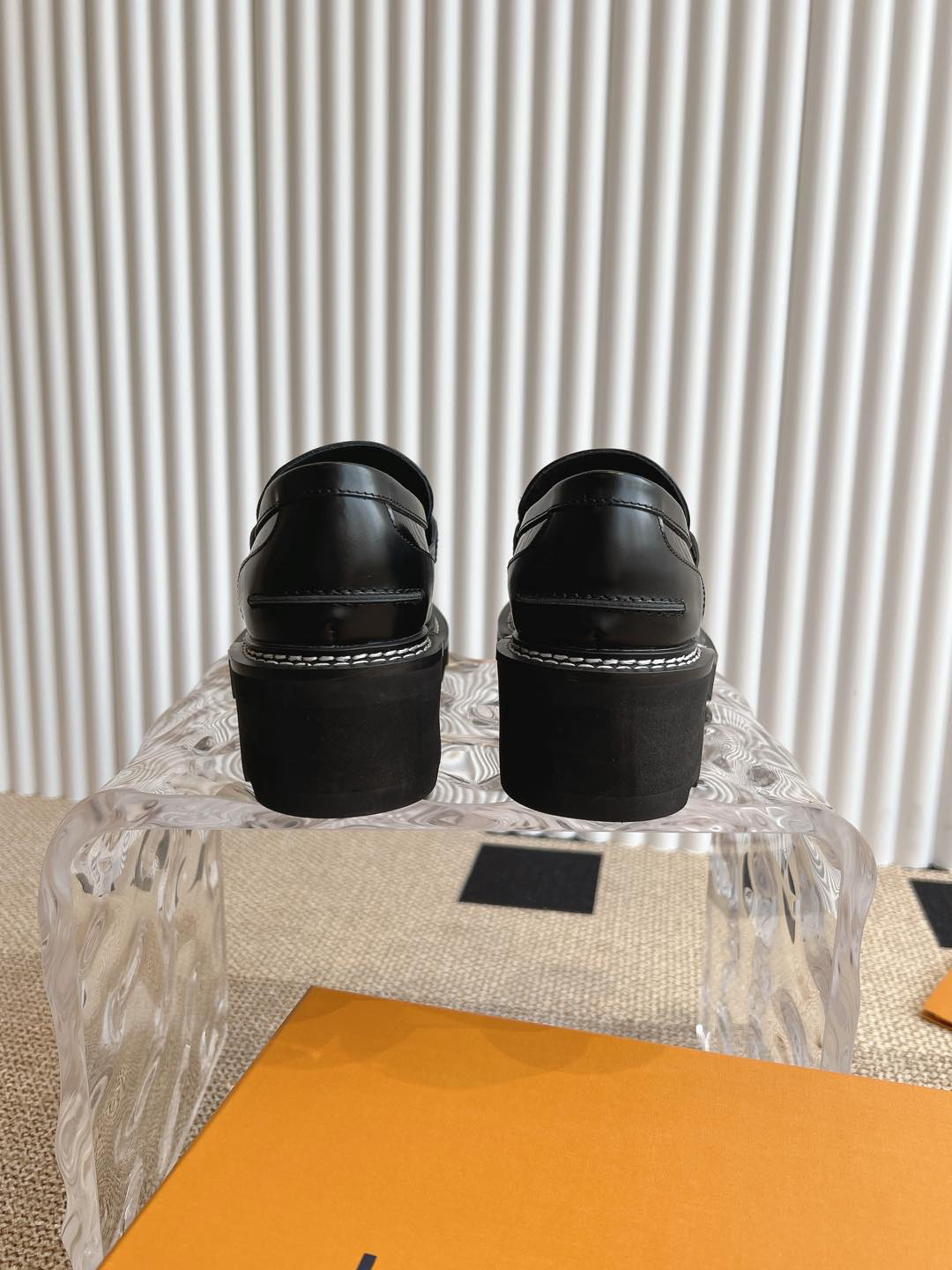 LV women's leather shoes-4