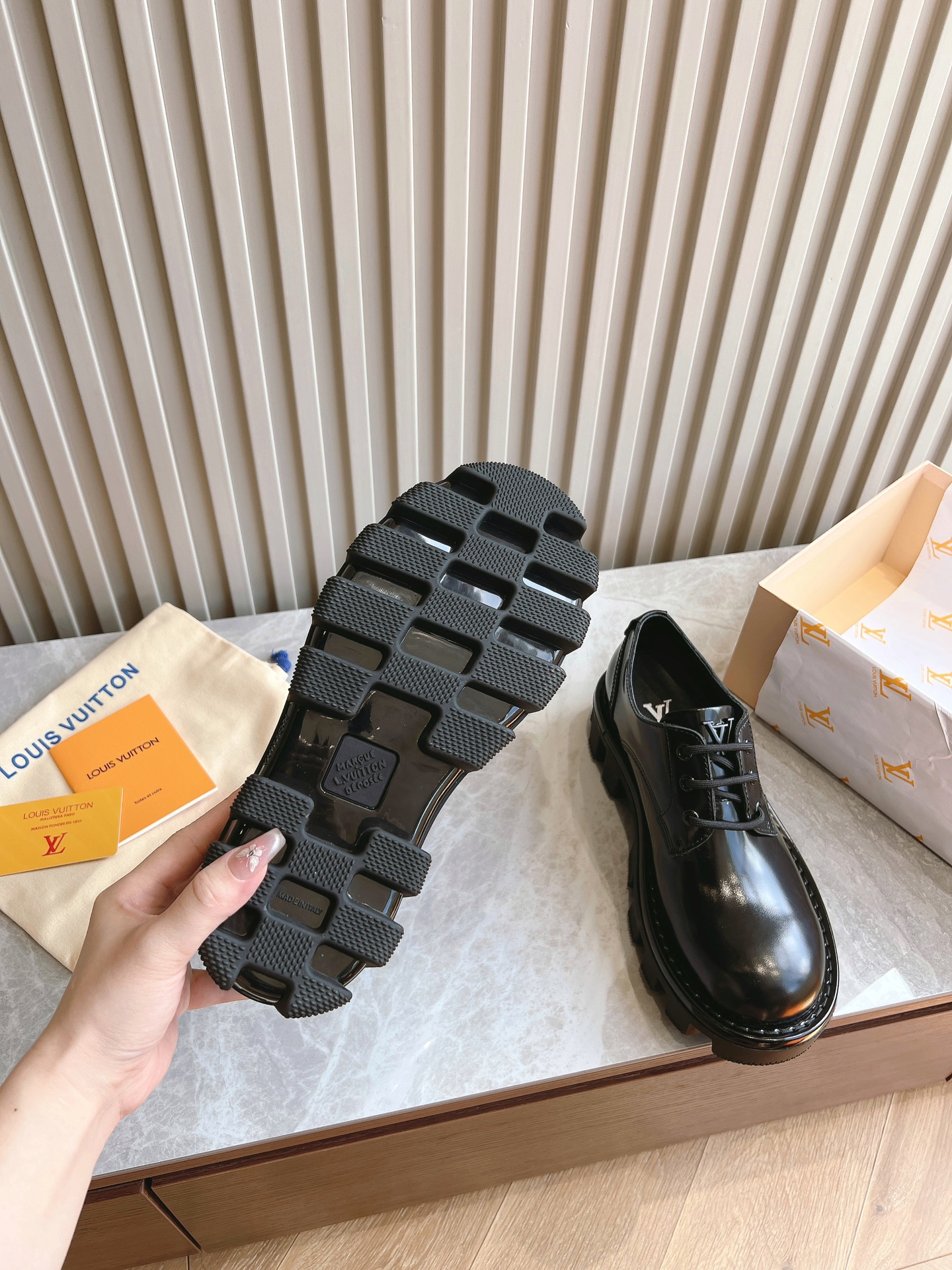 LV women's leather shoes-14