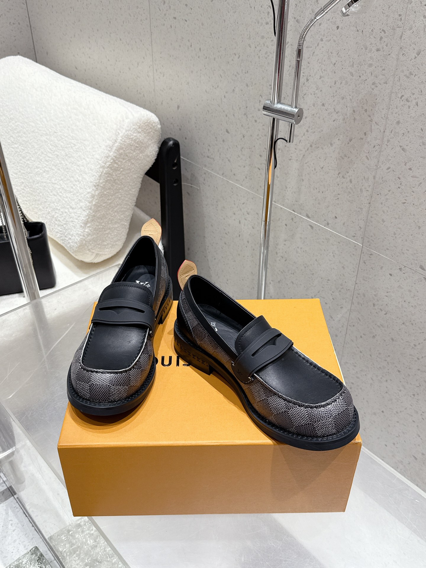 LV women's leather shoes-45