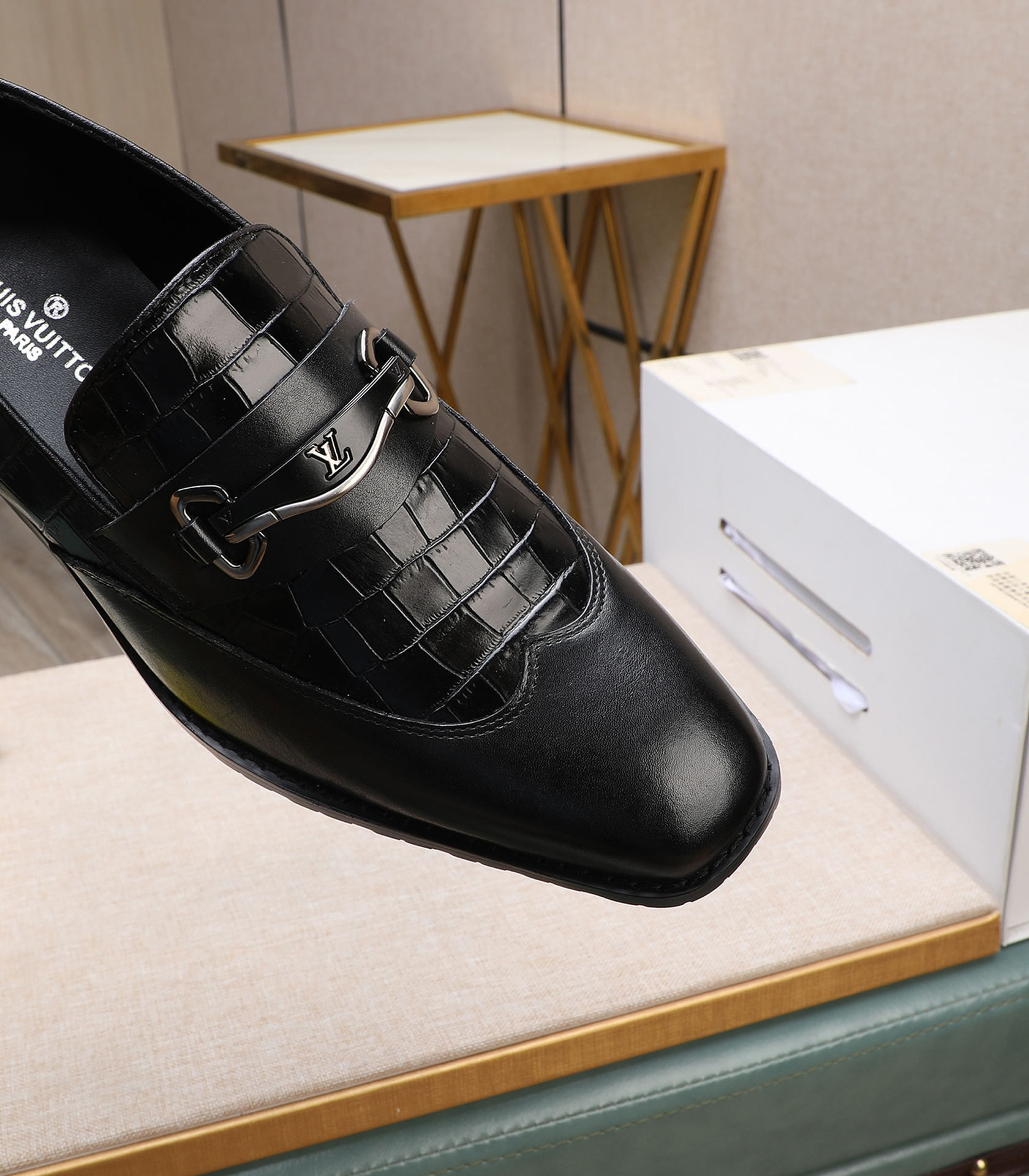 LV men's leather shoes-31