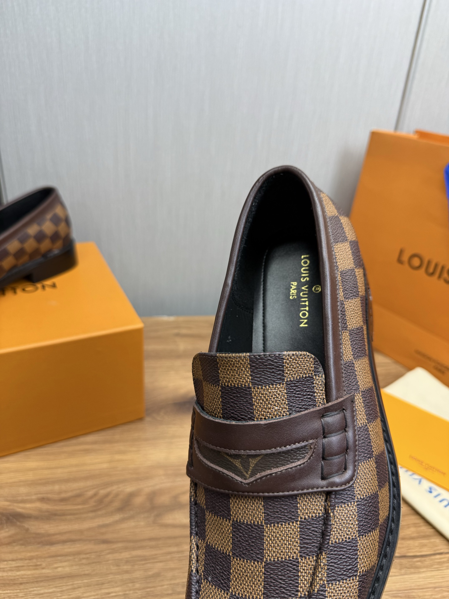LV women's leather shoes-34